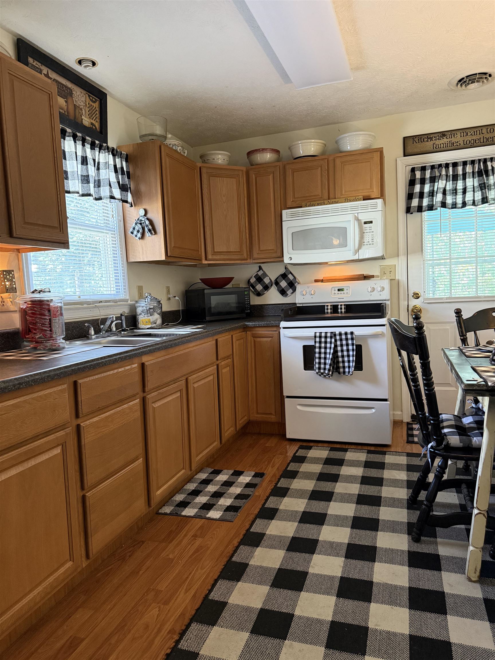 413 G ST, STAUNTON, Virginia 24401, 2 Bedrooms Bedrooms, ,2 BathroomsBathrooms,Residential,413 G ST,667546 MLS # 667546