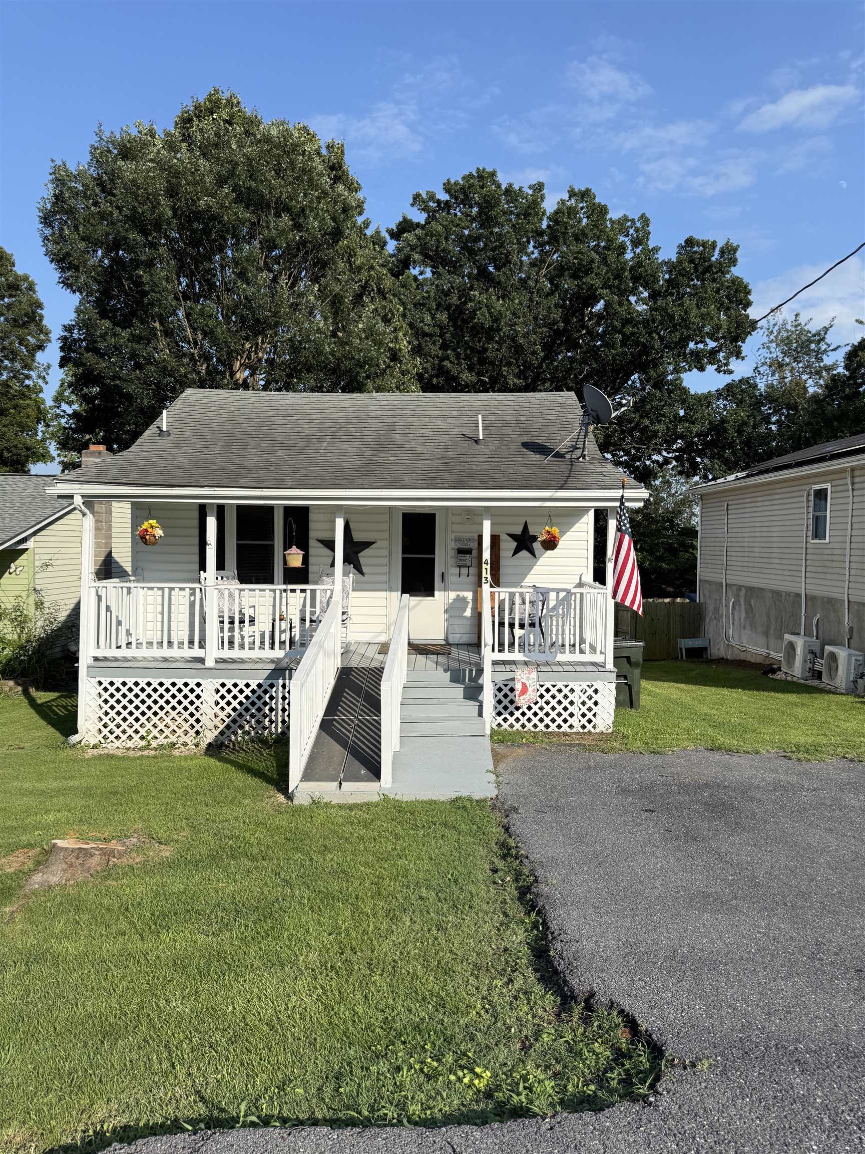413 G ST, STAUNTON, Virginia 24401, 2 Bedrooms Bedrooms, ,2 BathroomsBathrooms,Residential,413 G ST,667546 MLS # 667546