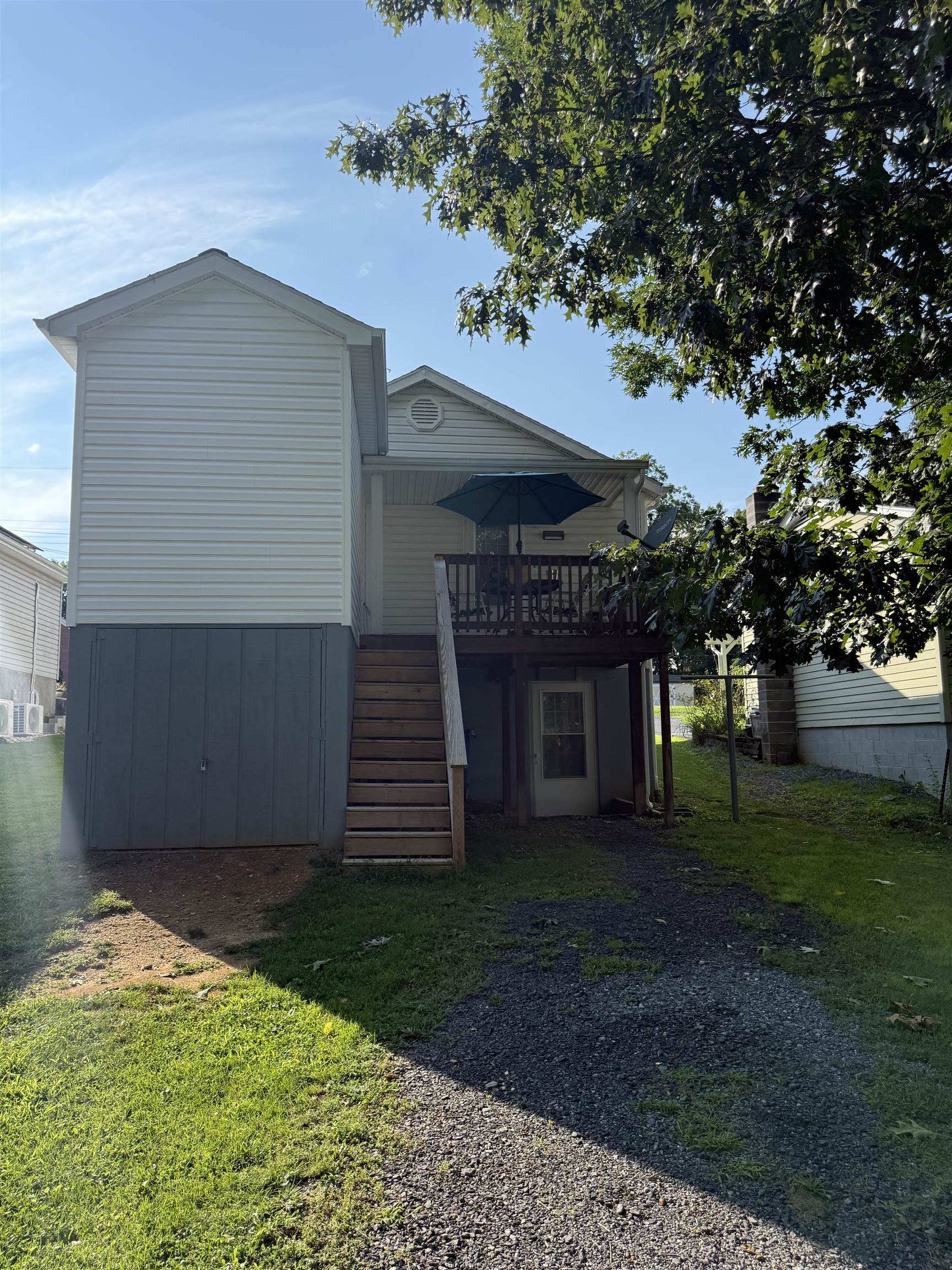 413 G ST, STAUNTON, Virginia 24401, 2 Bedrooms Bedrooms, ,2 BathroomsBathrooms,Residential,413 G ST,667546 MLS # 667546