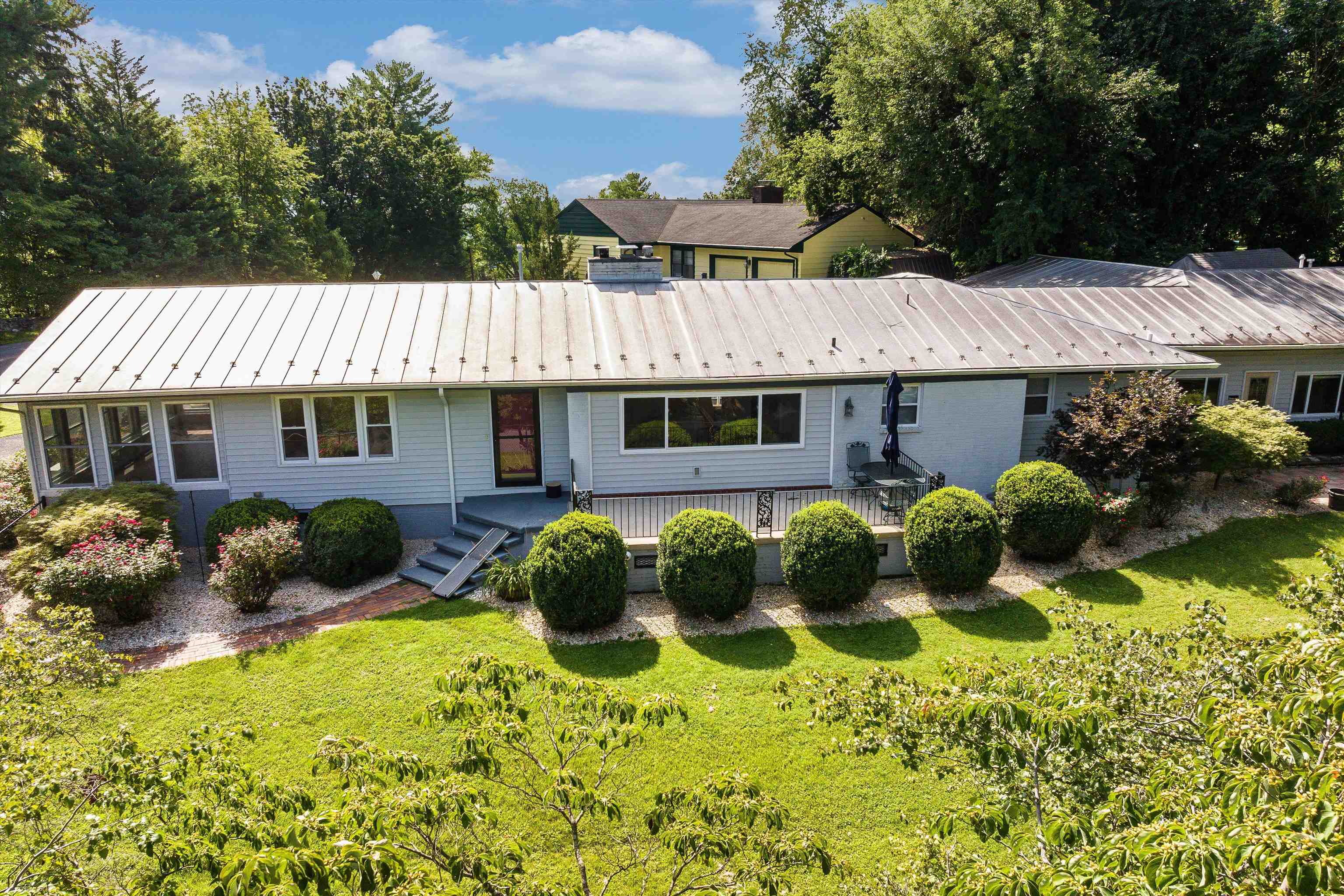 108 OVERLOOK RD, STAUNTON, Virginia 24401, 4 Bedrooms Bedrooms, ,3 BathroomsBathrooms,Residential,108 OVERLOOK RD,667548 MLS # 667548