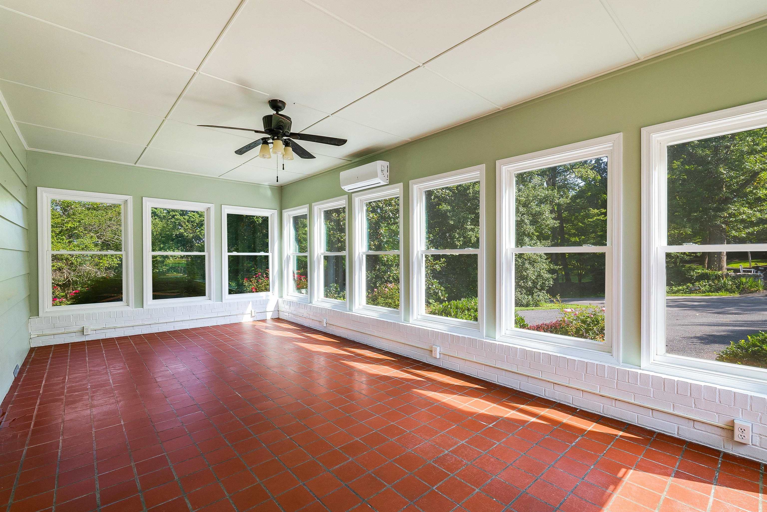 108 OVERLOOK RD, STAUNTON, Virginia 24401, 4 Bedrooms Bedrooms, ,3 BathroomsBathrooms,Residential,108 OVERLOOK RD,667548 MLS # 667548