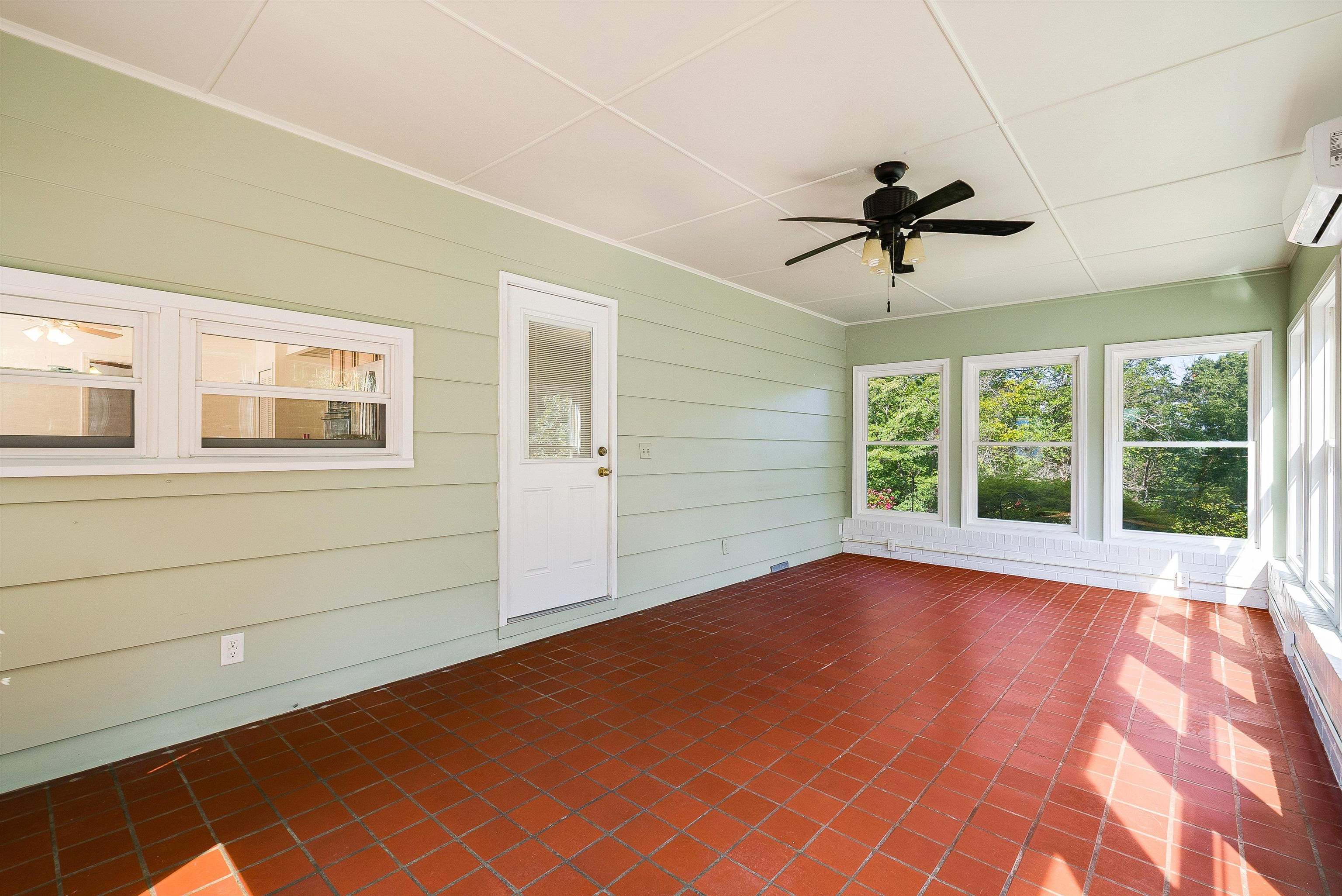 108 OVERLOOK RD, STAUNTON, Virginia 24401, 4 Bedrooms Bedrooms, ,3 BathroomsBathrooms,Residential,108 OVERLOOK RD,667548 MLS # 667548