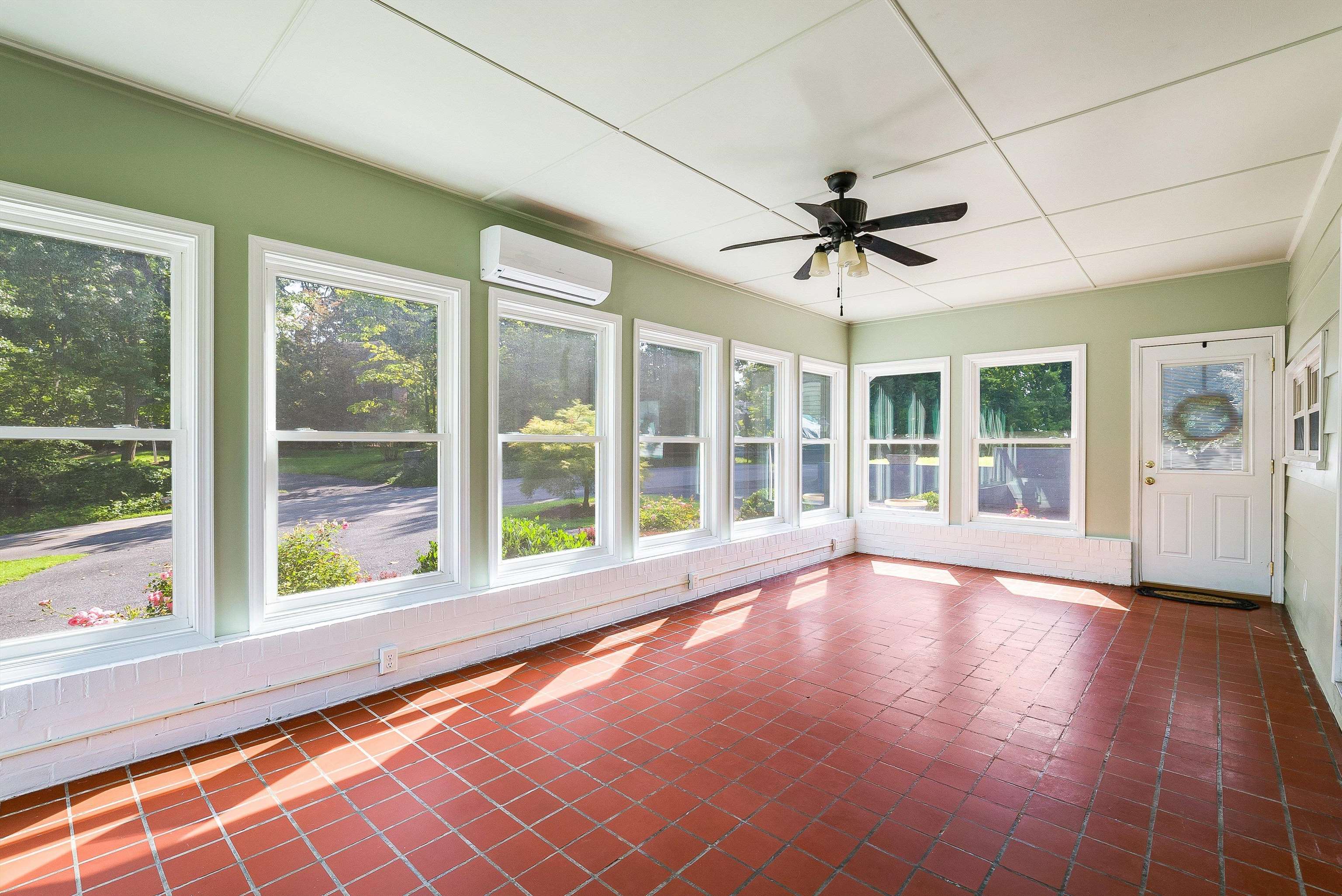 108 OVERLOOK RD, STAUNTON, Virginia 24401, 4 Bedrooms Bedrooms, ,3 BathroomsBathrooms,Residential,108 OVERLOOK RD,667548 MLS # 667548