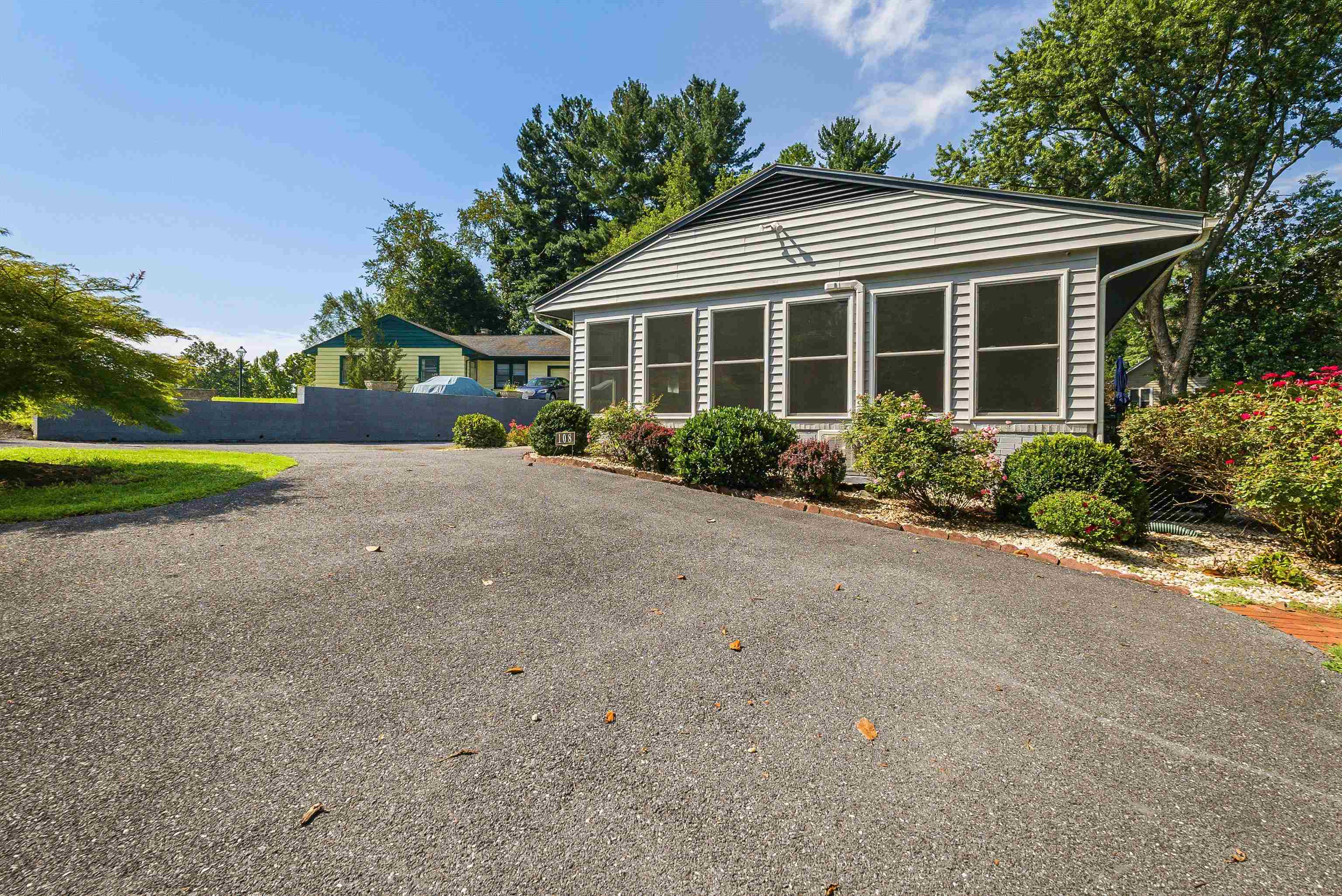 108 OVERLOOK RD, STAUNTON, Virginia 24401, 4 Bedrooms Bedrooms, ,3 BathroomsBathrooms,Residential,108 OVERLOOK RD,667548 MLS # 667548