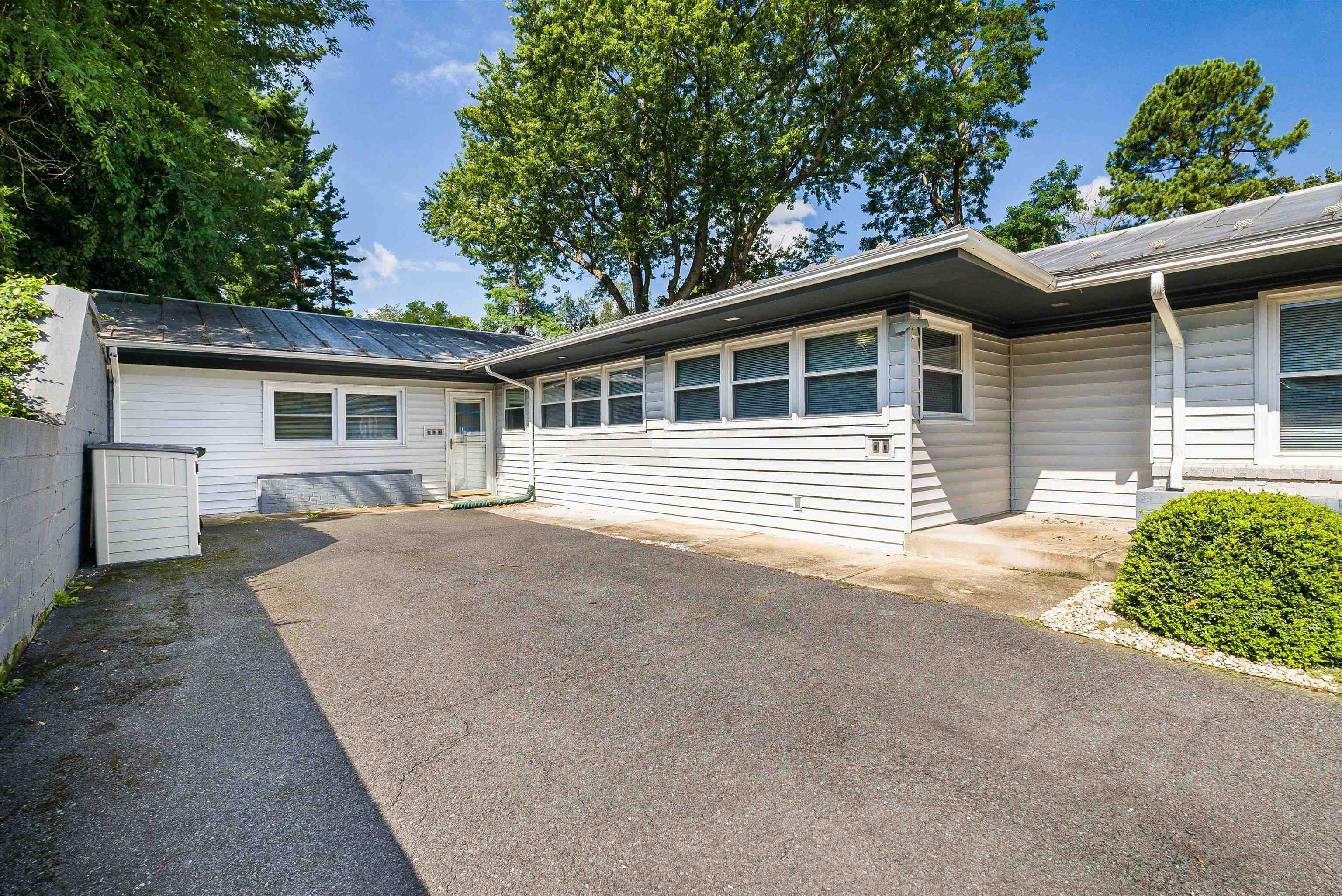 108 OVERLOOK RD, STAUNTON, Virginia 24401, 4 Bedrooms Bedrooms, ,3 BathroomsBathrooms,Residential,108 OVERLOOK RD,667548 MLS # 667548
