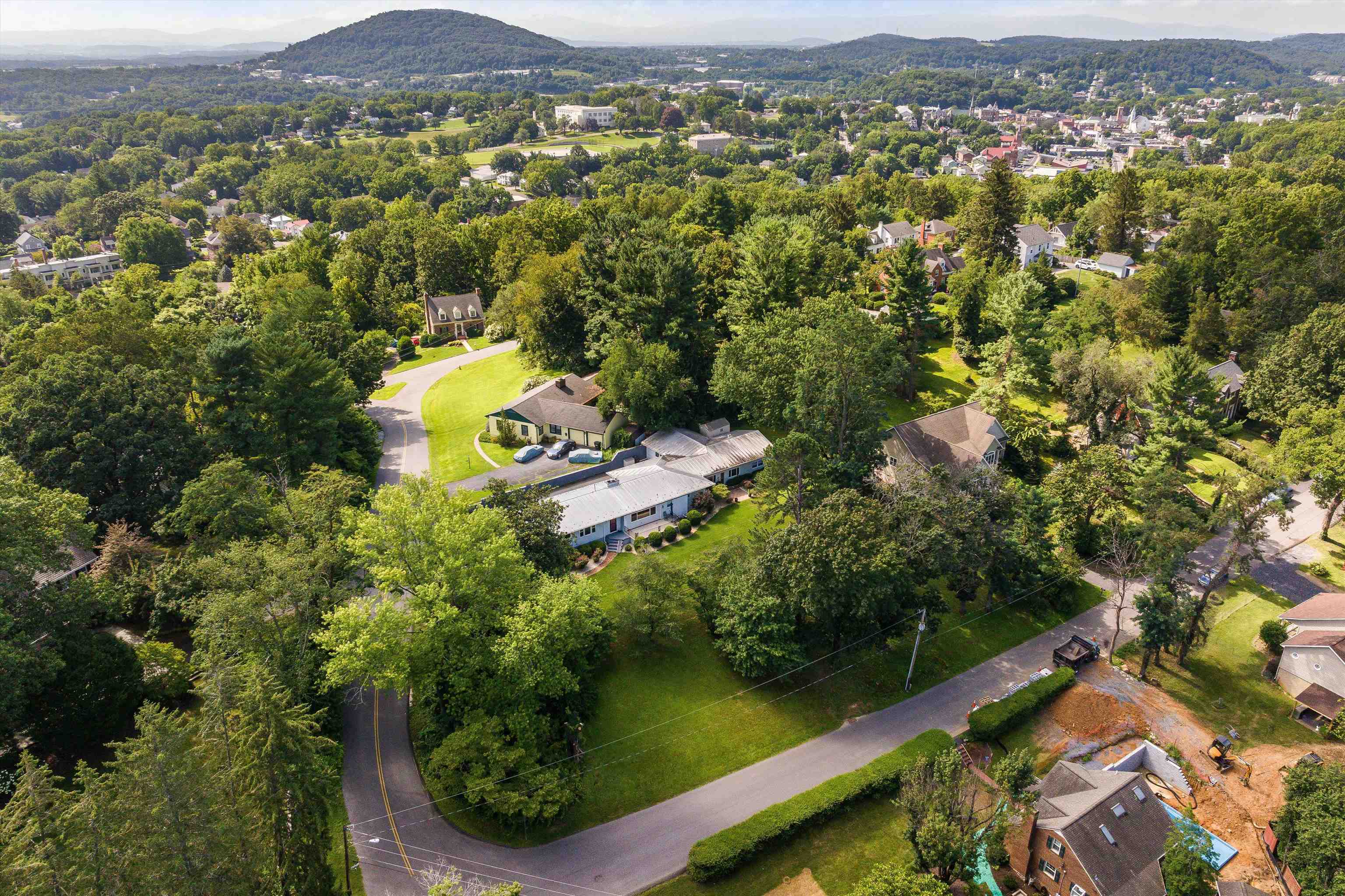 108 OVERLOOK RD, STAUNTON, Virginia 24401, 4 Bedrooms Bedrooms, ,3 BathroomsBathrooms,Residential,108 OVERLOOK RD,667548 MLS # 667548