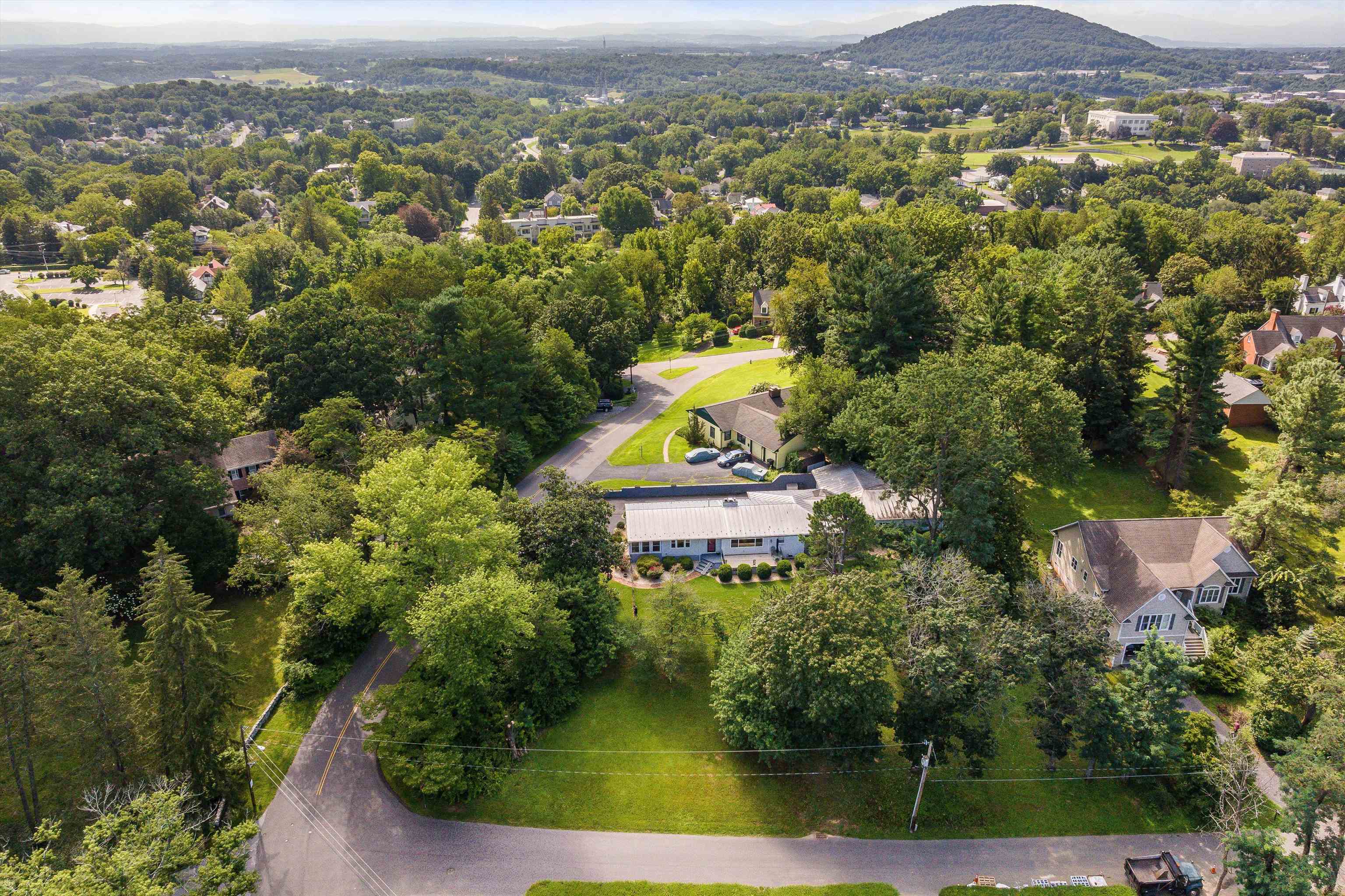 108 OVERLOOK RD, STAUNTON, Virginia 24401, 4 Bedrooms Bedrooms, ,3 BathroomsBathrooms,Residential,108 OVERLOOK RD,667548 MLS # 667548