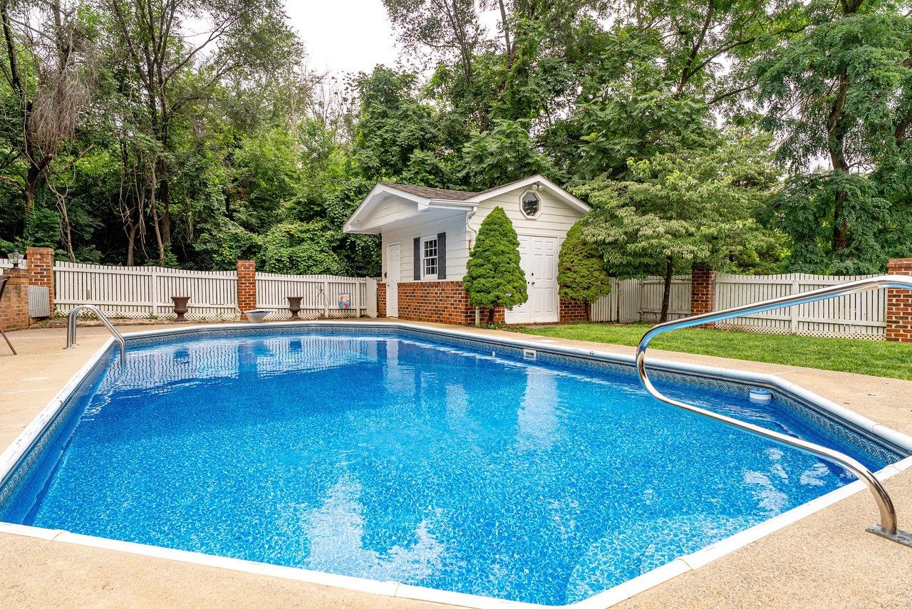 532 MOUNTAIN VIEW DR, HARRISONBURG, Virginia 22801, 4 Bedrooms Bedrooms, ,3 BathroomsBathrooms,Residential,532 MOUNTAIN VIEW DR,667555 MLS # 667555