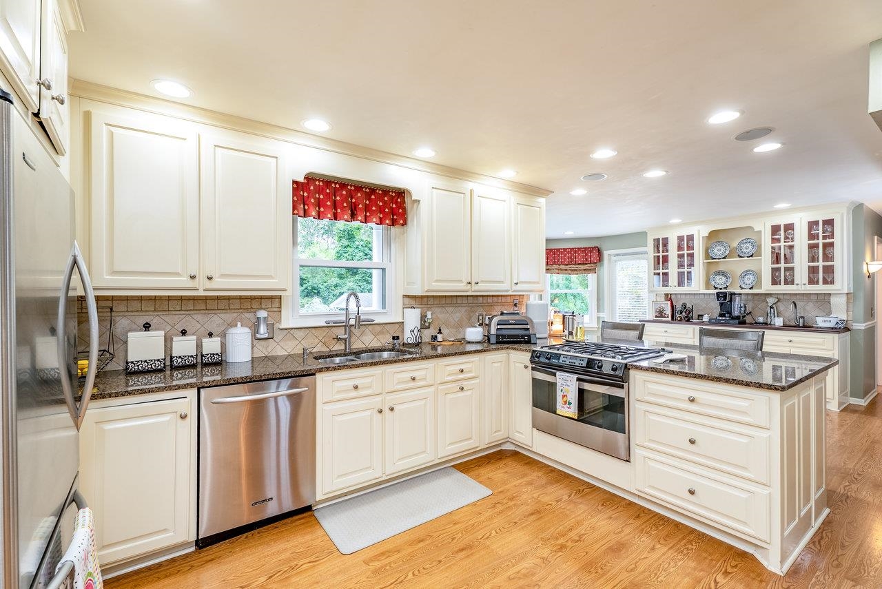 532 MOUNTAIN VIEW DR, HARRISONBURG, Virginia 22801, 4 Bedrooms Bedrooms, ,3 BathroomsBathrooms,Residential,532 MOUNTAIN VIEW DR,667555 MLS # 667555