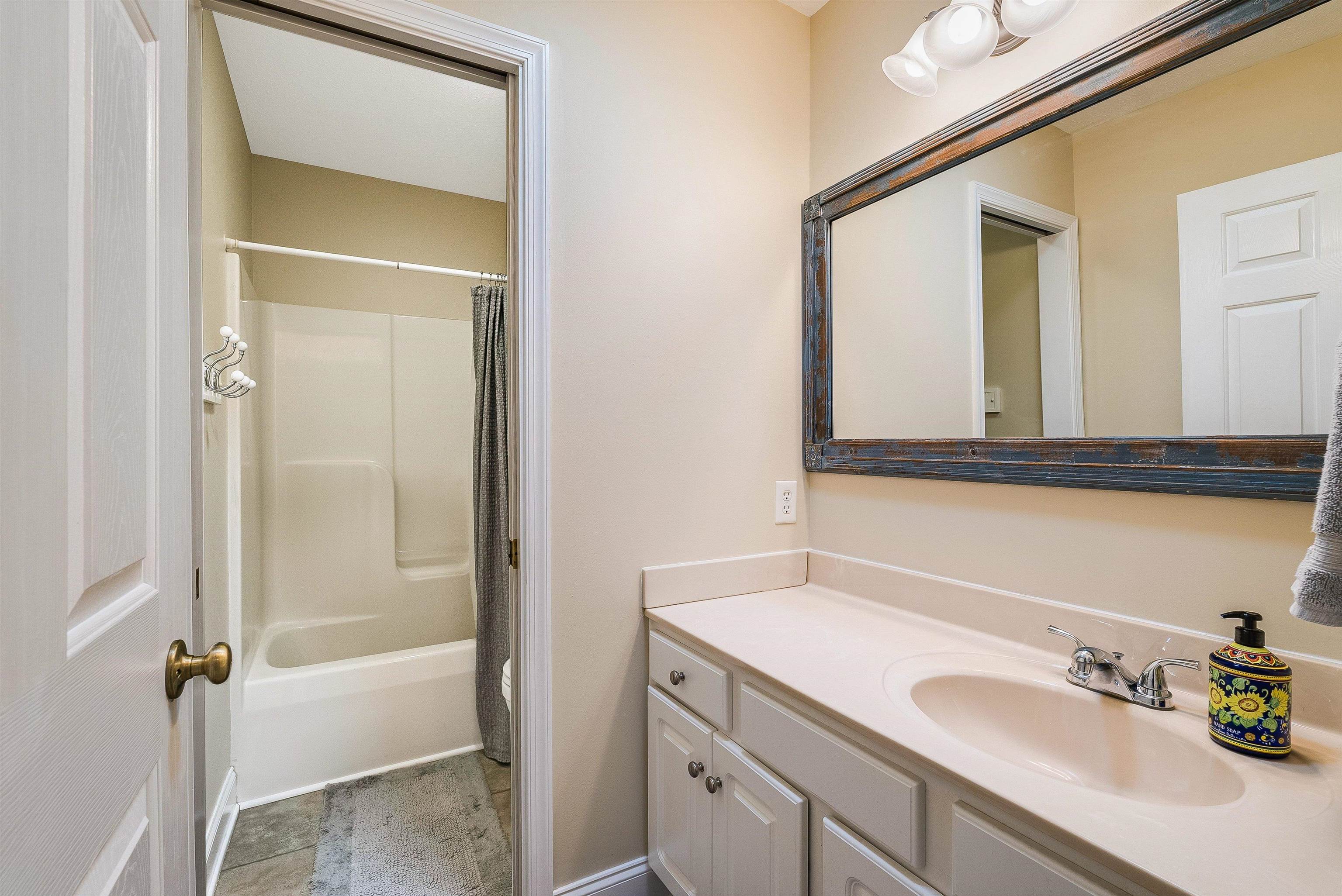 6073 HOUNDSCHASE LN, ROCKINGHAM, Virginia 22801, 6 Bedrooms Bedrooms, ,4 BathroomsBathrooms,Residential,6073 HOUNDSCHASE LN,667564 MLS # 667564