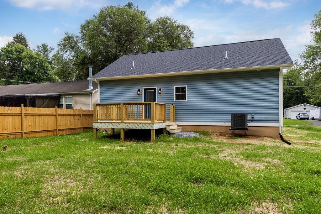 708 MARYLAND AVE, WAYNESBORO, Virginia 22980, 3 Bedrooms Bedrooms, ,2 BathroomsBathrooms,Residential,708 MARYLAND AVE,667567 MLS # 667567