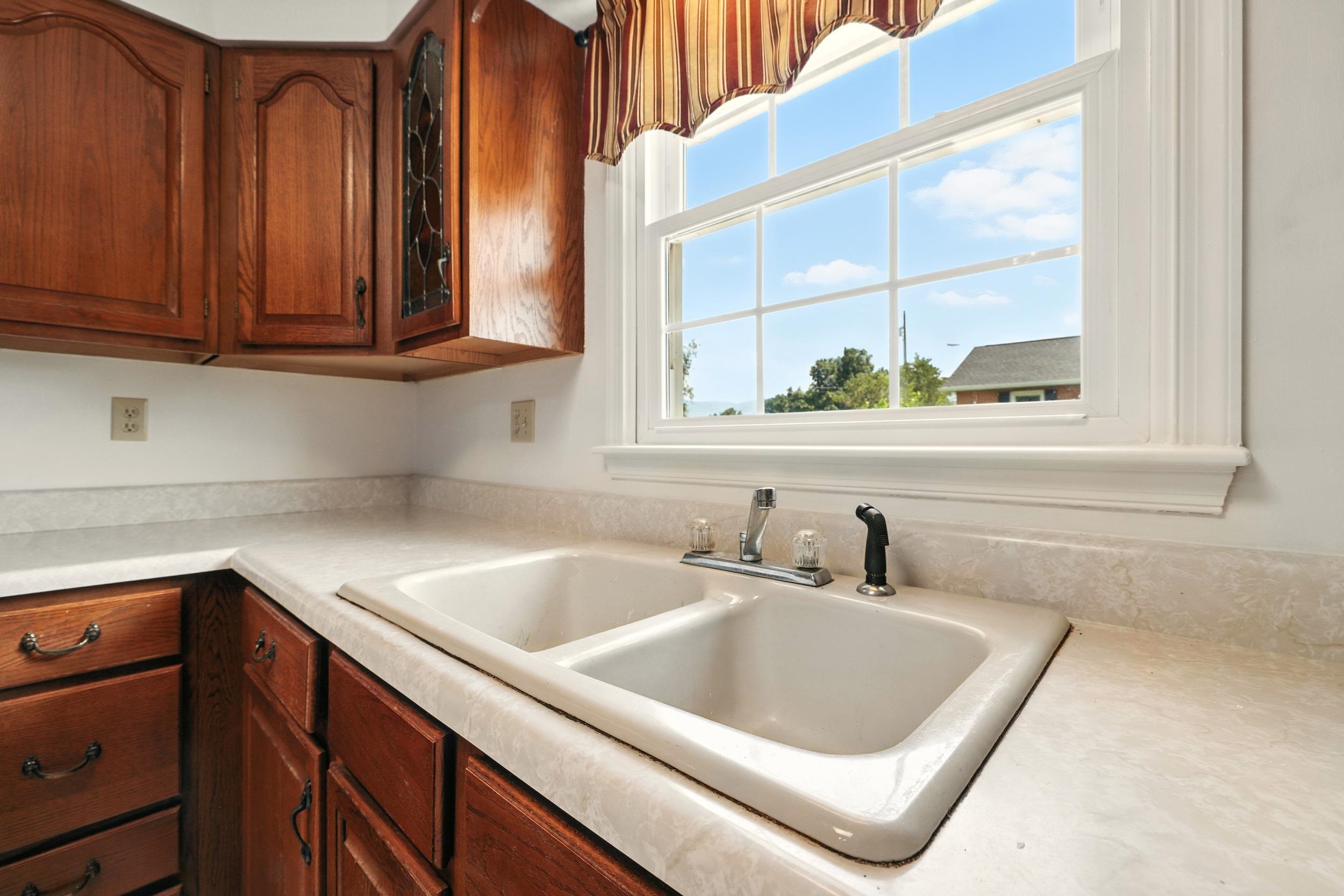 36 CANAAN ST, LURAY, Virginia 22835, 3 Bedrooms Bedrooms, ,3 BathroomsBathrooms,Residential,36 CANAAN ST,667571 MLS # 667571