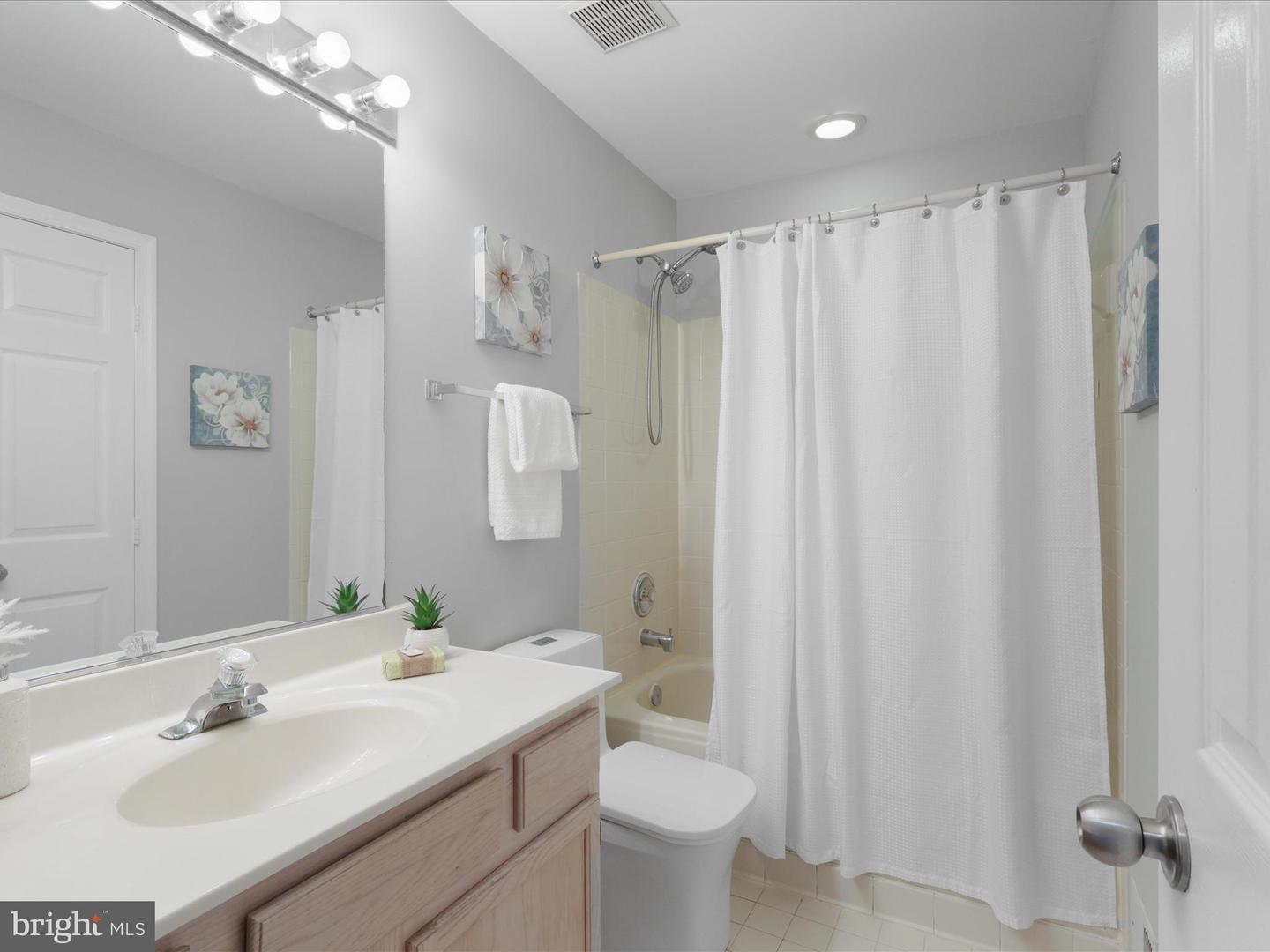 12438 ABBEY KNOLL CT, WOODBRIDGE, Virginia 22192, 4 Bedrooms Bedrooms, ,3 BathroomsBathrooms,Residential,For sale,12438 ABBEY KNOLL CT,VAPW2099586 MLS # VAPW2099586