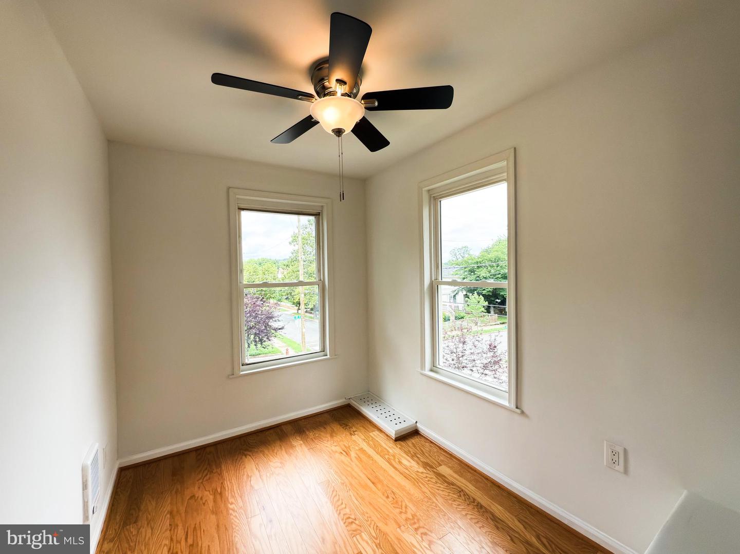 3313 22ND ST NE, WASHINGTON, District Of Columbia 20018, 4 Bedrooms Bedrooms, ,2 BathroomsBathrooms,Residential,For sale,3313 22ND ST NE,DCDC2211414 MLS # DCDC2211414