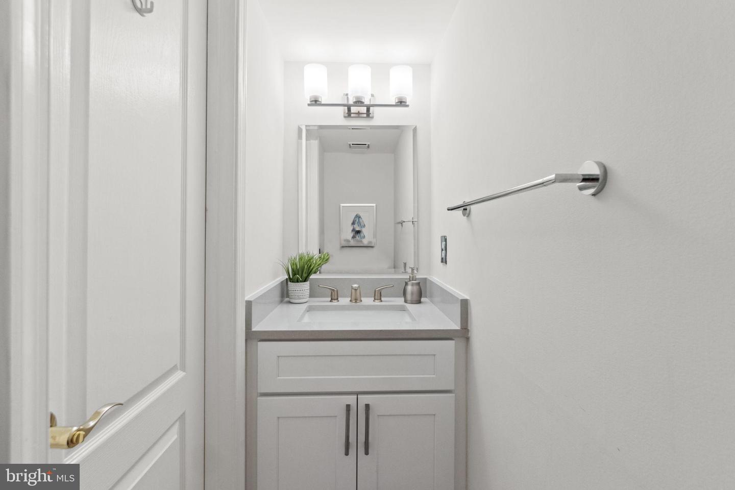 1805 KENWOOD AVE, ALEXANDRIA, Virginia 22302, 2 Bedrooms Bedrooms, 8 Rooms Rooms,2 BathroomsBathrooms,Residential,For sale,1805 KENWOOD AVE,VAAX2047996 MLS # VAAX2047996