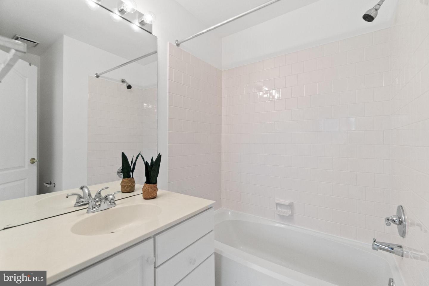 1805 KENWOOD AVE, ALEXANDRIA, Virginia 22302, 2 Bedrooms Bedrooms, 8 Rooms Rooms,2 BathroomsBathrooms,Residential,For sale,1805 KENWOOD AVE,VAAX2047996 MLS # VAAX2047996