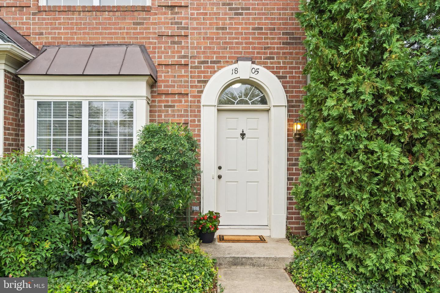 1805 KENWOOD AVE, ALEXANDRIA, Virginia 22302, 2 Bedrooms Bedrooms, 8 Rooms Rooms,2 BathroomsBathrooms,Residential,For sale,1805 KENWOOD AVE,VAAX2047996 MLS # VAAX2047996