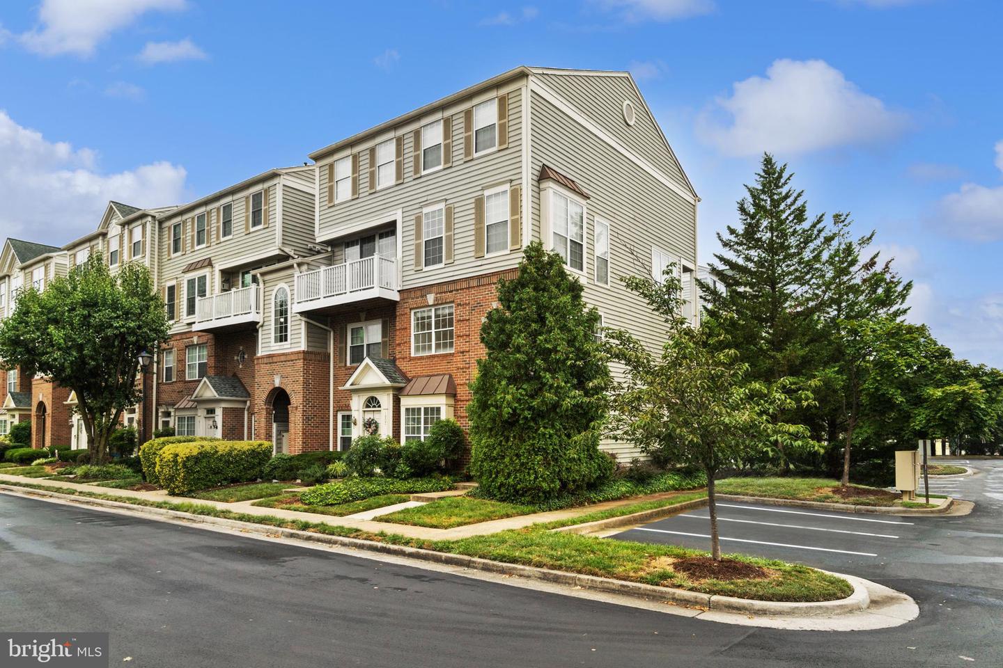 1805 KENWOOD AVE, ALEXANDRIA, Virginia 22302, 2 Bedrooms Bedrooms, 8 Rooms Rooms,2 BathroomsBathrooms,Residential,For sale,1805 KENWOOD AVE,VAAX2047996 MLS # VAAX2047996