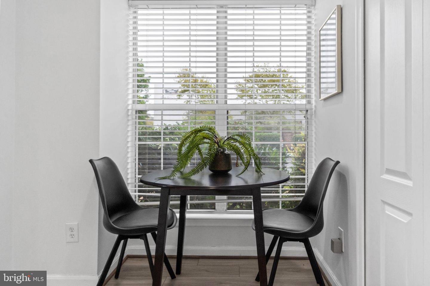 1805 KENWOOD AVE, ALEXANDRIA, Virginia 22302, 2 Bedrooms Bedrooms, 8 Rooms Rooms,2 BathroomsBathrooms,Residential,For sale,1805 KENWOOD AVE,VAAX2047996 MLS # VAAX2047996