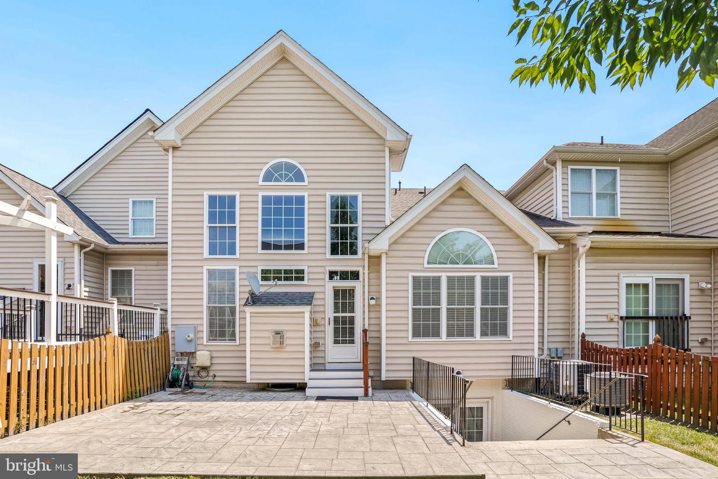 22985 WEYBRIDGE SQ, ASHBURN, Virginia 20148, 3 Bedrooms Bedrooms, ,4 BathroomsBathrooms,Residential,For sale,22985 WEYBRIDGE SQ,VALO2103506 MLS # VALO2103506