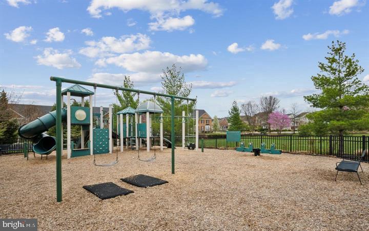 22985 WEYBRIDGE SQ, ASHBURN, Virginia 20148, 3 Bedrooms Bedrooms, ,4 BathroomsBathrooms,Residential,For sale,22985 WEYBRIDGE SQ,VALO2103506 MLS # VALO2103506