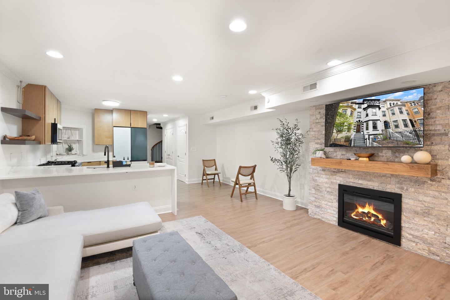 65 RHODE ISLAND AVE NW #2, WASHINGTON, District Of Columbia 20001, 2 Bedrooms Bedrooms, ,2 BathroomsBathrooms,Residential,For sale,65 RHODE ISLAND AVE NW #2,DCDC2213722 MLS # DCDC2213722