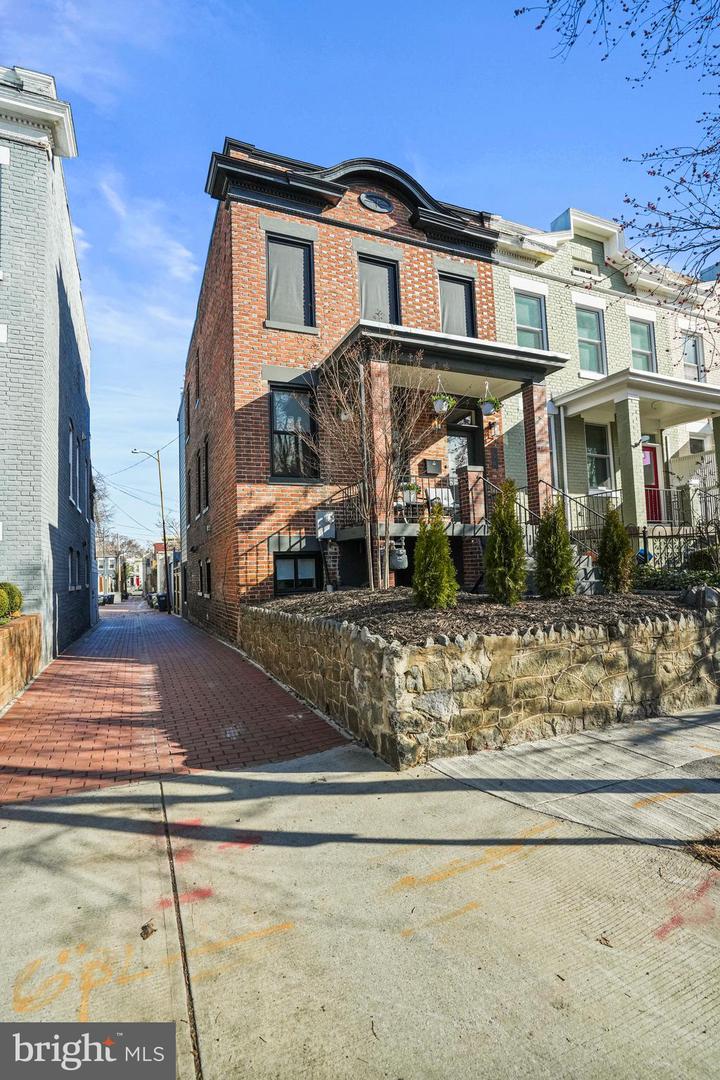 1410 C ST NE, WASHINGTON, District Of Columbia 20002, 4 Bedrooms Bedrooms, ,3 BathroomsBathrooms,Residential,For sale,1410 C ST NE,DCDC2213974 MLS # DCDC2213974