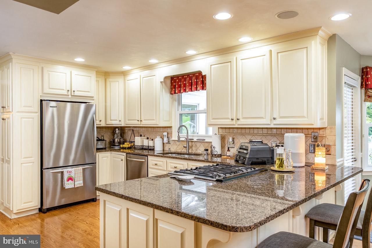 532 MOUNTAIN VIEW DR, HARRISONBURG, Virginia 22801, 4 Bedrooms Bedrooms, ,3 BathroomsBathrooms,Residential,For sale,532 MOUNTAIN VIEW DR,VAHC2000456 MLS # VAHC2000456