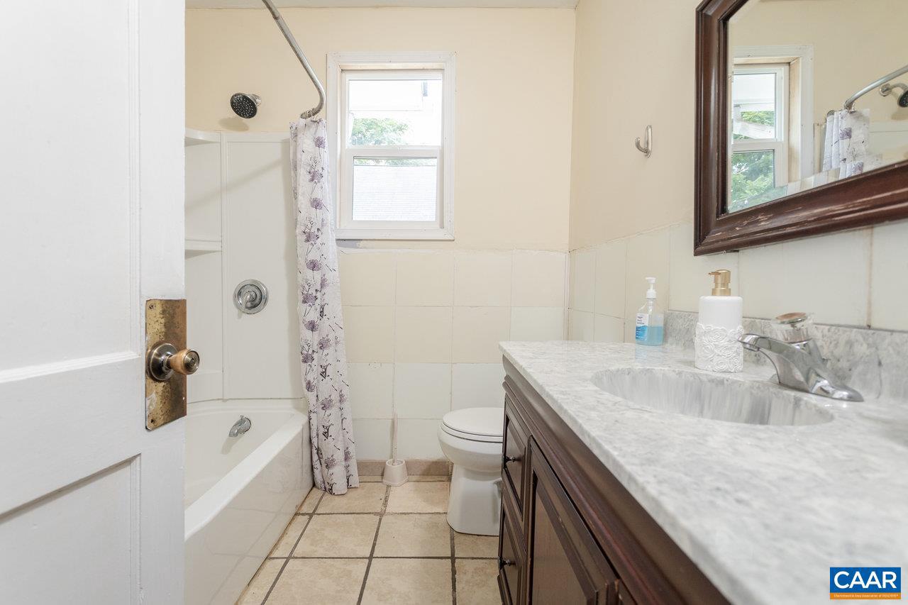 358 E ROCK ST, HARRISONBURG, Virginia 22802, 3 Bedrooms Bedrooms, ,3 BathroomsBathrooms,Residential,For sale,358 E ROCK ST,667569 MLS # 667569