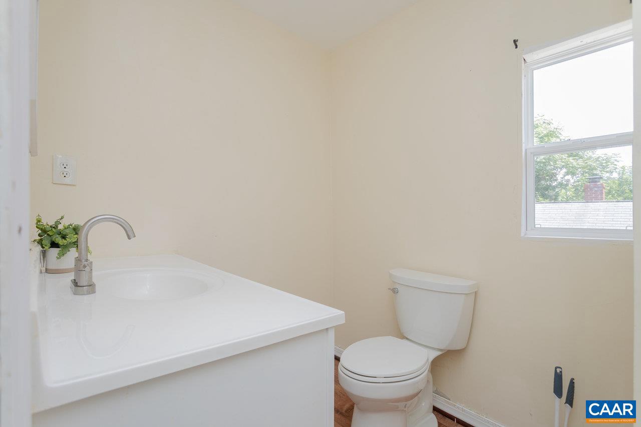 358 E ROCK ST, HARRISONBURG, Virginia 22802, 3 Bedrooms Bedrooms, ,3 BathroomsBathrooms,Residential,For sale,358 E ROCK ST,667569 MLS # 667569