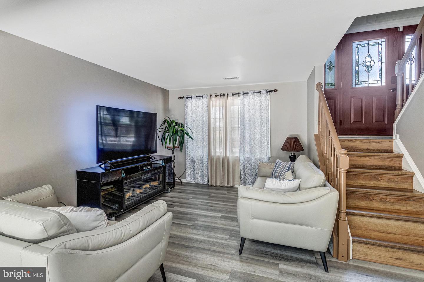 5577 ROUNDTREE DR, WOODBRIDGE, Virginia 22193, 4 Bedrooms Bedrooms, ,2 BathroomsBathrooms,Residential,For sale,5577 ROUNDTREE DR,VAPW2095942 MLS # VAPW2095942