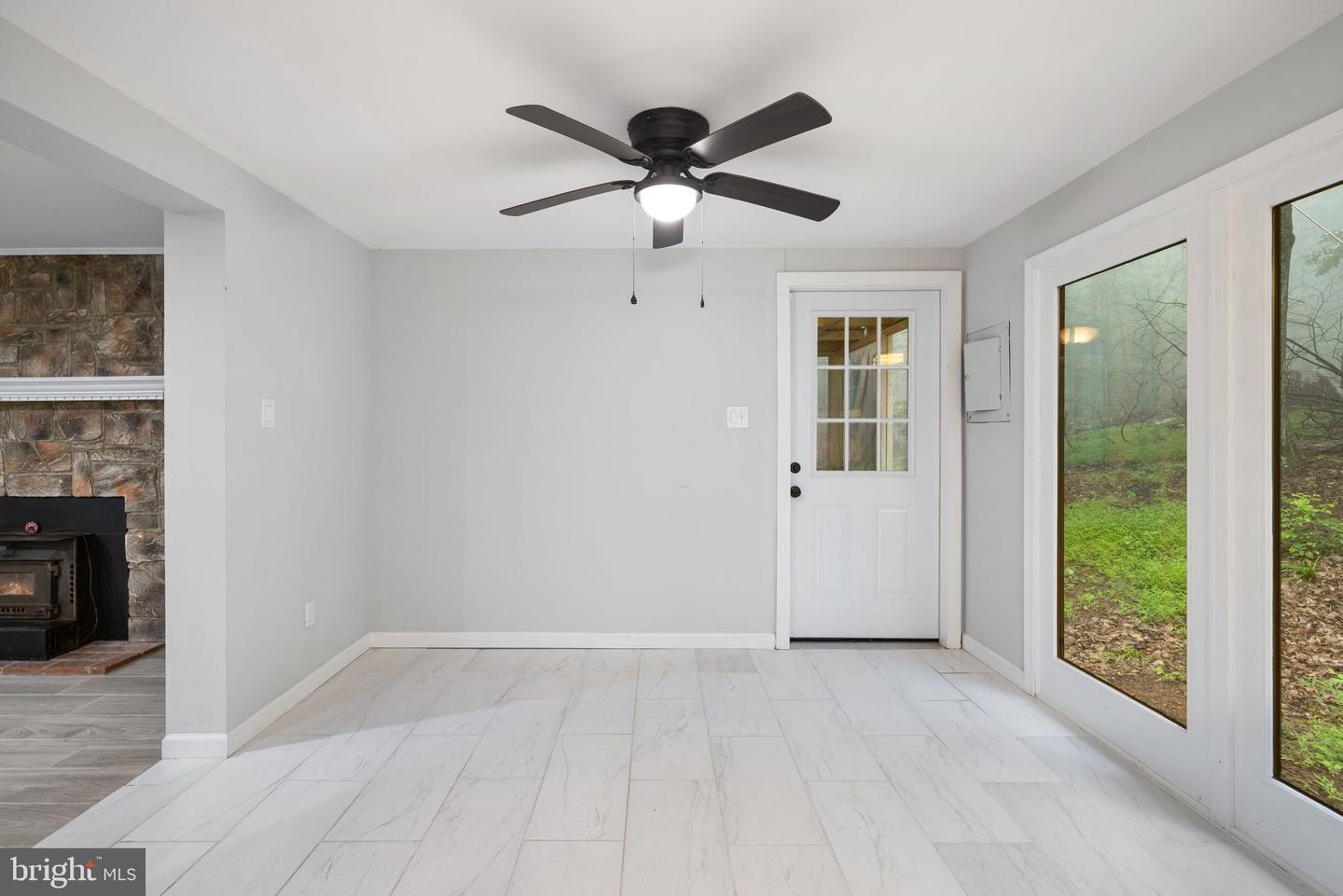 247 MARSDEN HEIGHTS RD, LINDEN, Virginia 22642, 4 Bedrooms Bedrooms, ,2 BathroomsBathrooms,Residential,For sale,247 MARSDEN HEIGHTS RD,VAWR2011626 MLS # VAWR2011626