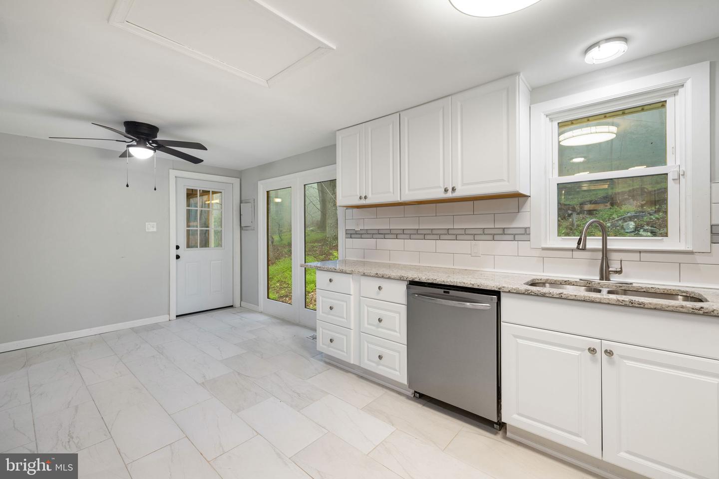 247 MARSDEN HEIGHTS RD, LINDEN, Virginia 22642, 4 Bedrooms Bedrooms, ,2 BathroomsBathrooms,Residential,For sale,247 MARSDEN HEIGHTS RD,VAWR2011626 MLS # VAWR2011626