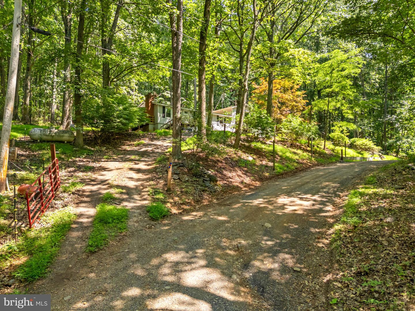 247 MARSDEN HEIGHTS RD, LINDEN, Virginia 22642, 4 Bedrooms Bedrooms, ,2 BathroomsBathrooms,Residential,For sale,247 MARSDEN HEIGHTS RD,VAWR2011626 MLS # VAWR2011626