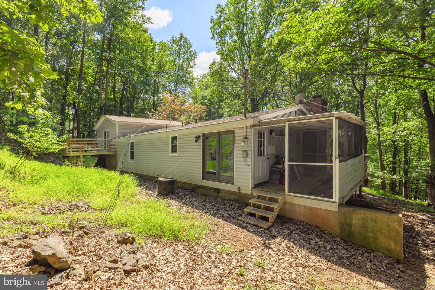 247 MARSDEN HEIGHTS RD, LINDEN, Virginia 22642, 4 Bedrooms Bedrooms, ,2 BathroomsBathrooms,Residential,For sale,247 MARSDEN HEIGHTS RD,VAWR2011626 MLS # VAWR2011626
