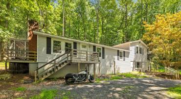 247 MARSDEN HEIGHTS RD, LINDEN, Virginia 22642, 4 Bedrooms Bedrooms, ,2 BathroomsBathrooms,Residential,For sale,247 MARSDEN HEIGHTS RD,VAWR2011626 MLS # VAWR2011626