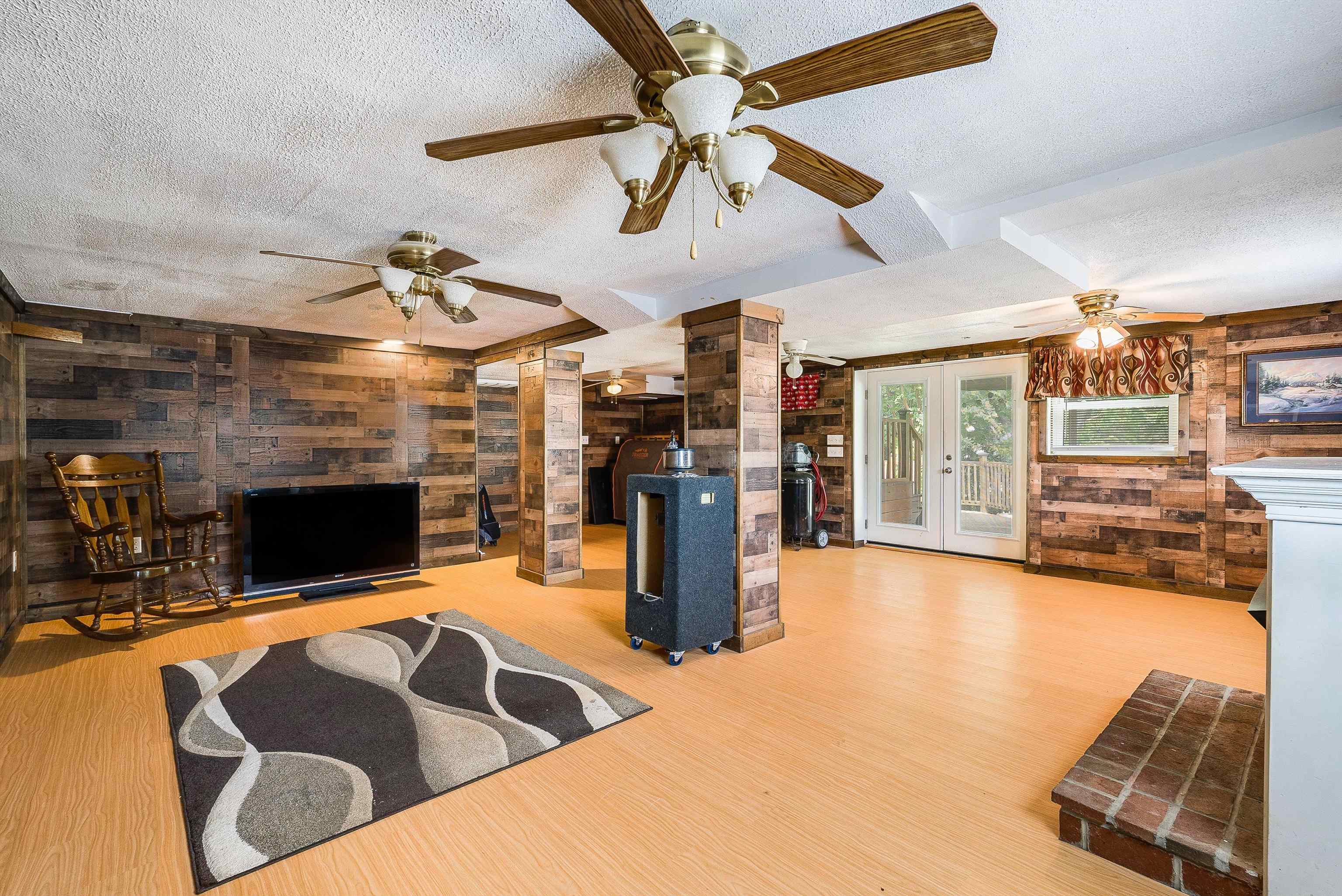 17 MOUNTAIN VIEW DR, VERONA, Virginia 24482, 4 Bedrooms Bedrooms, ,2 BathroomsBathrooms,Residential,17 MOUNTAIN VIEW DR,667581 MLS # 667581
