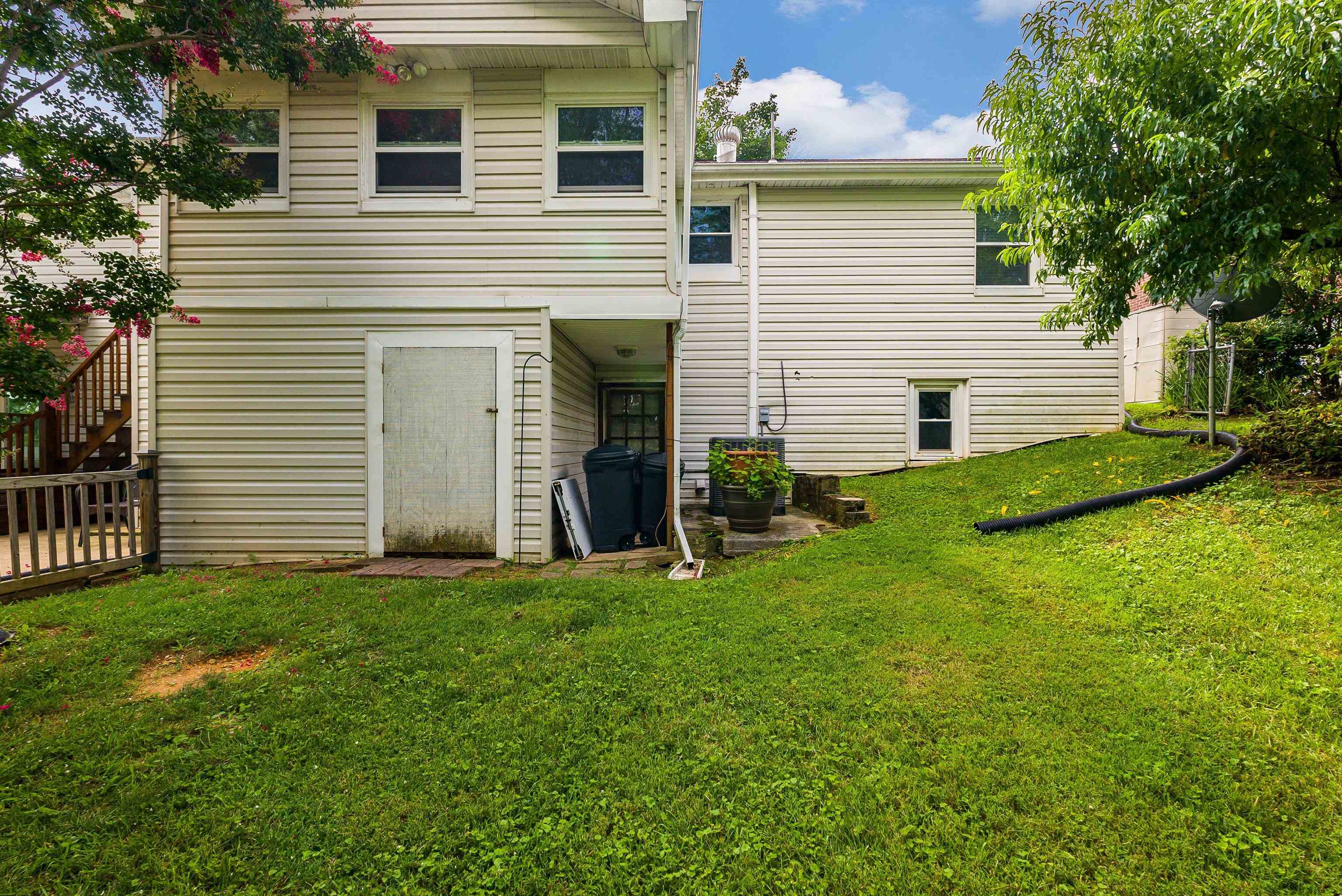 17 MOUNTAIN VIEW DR, VERONA, Virginia 24482, 4 Bedrooms Bedrooms, ,2 BathroomsBathrooms,Residential,17 MOUNTAIN VIEW DR,667581 MLS # 667581