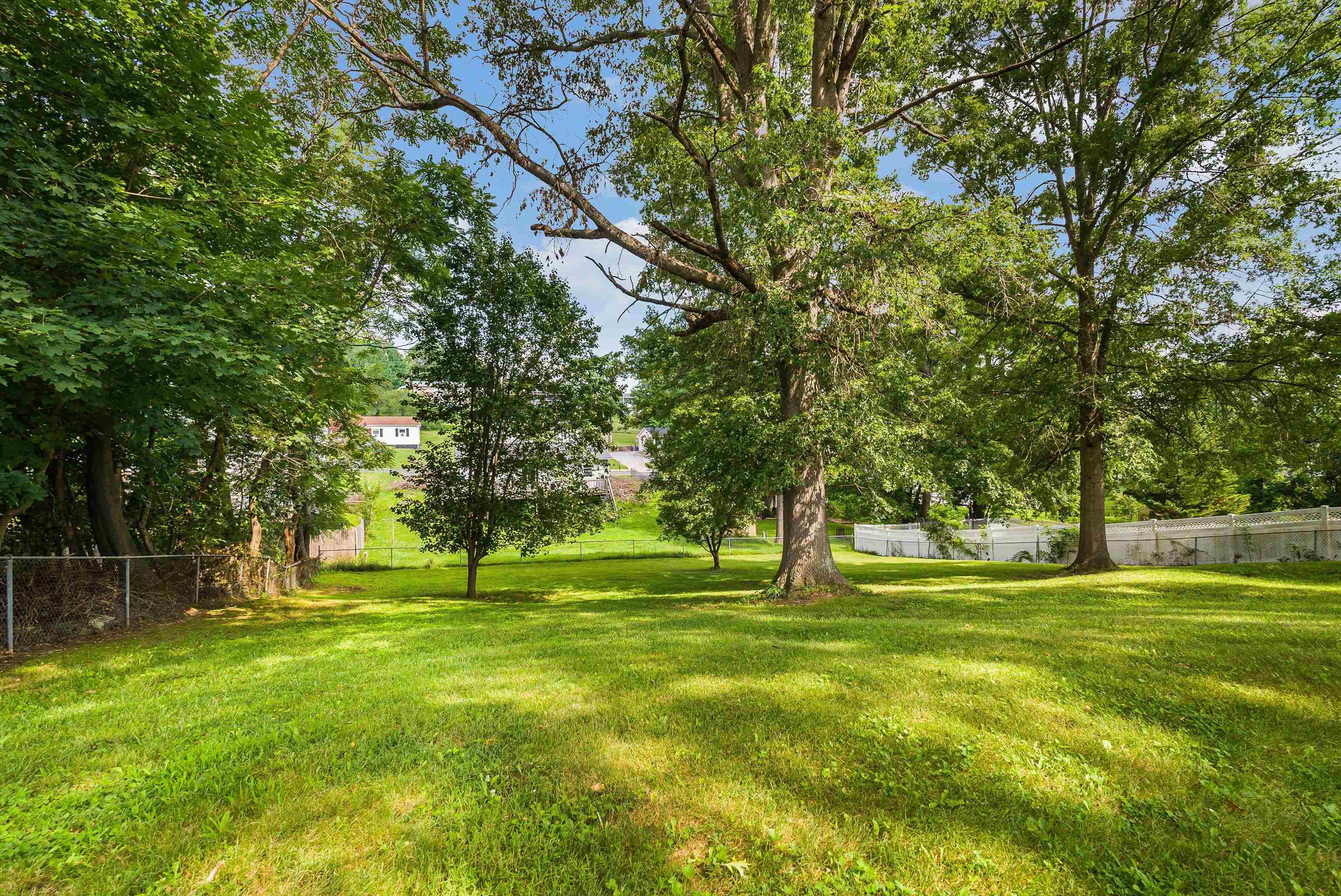17 MOUNTAIN VIEW DR, VERONA, Virginia 24482, 4 Bedrooms Bedrooms, ,2 BathroomsBathrooms,Residential,17 MOUNTAIN VIEW DR,667581 MLS # 667581