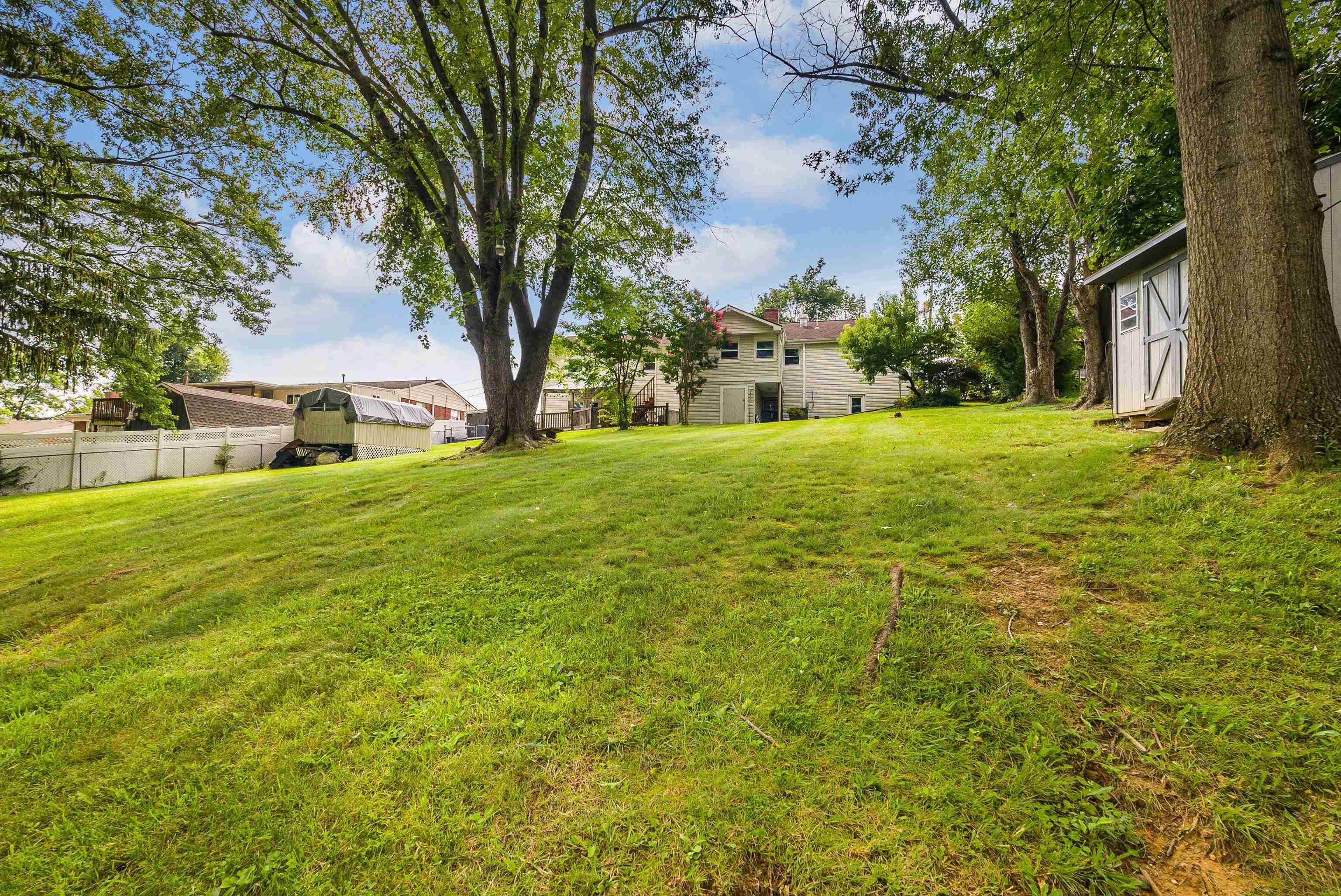 17 MOUNTAIN VIEW DR, VERONA, Virginia 24482, 4 Bedrooms Bedrooms, ,2 BathroomsBathrooms,Residential,17 MOUNTAIN VIEW DR,667581 MLS # 667581