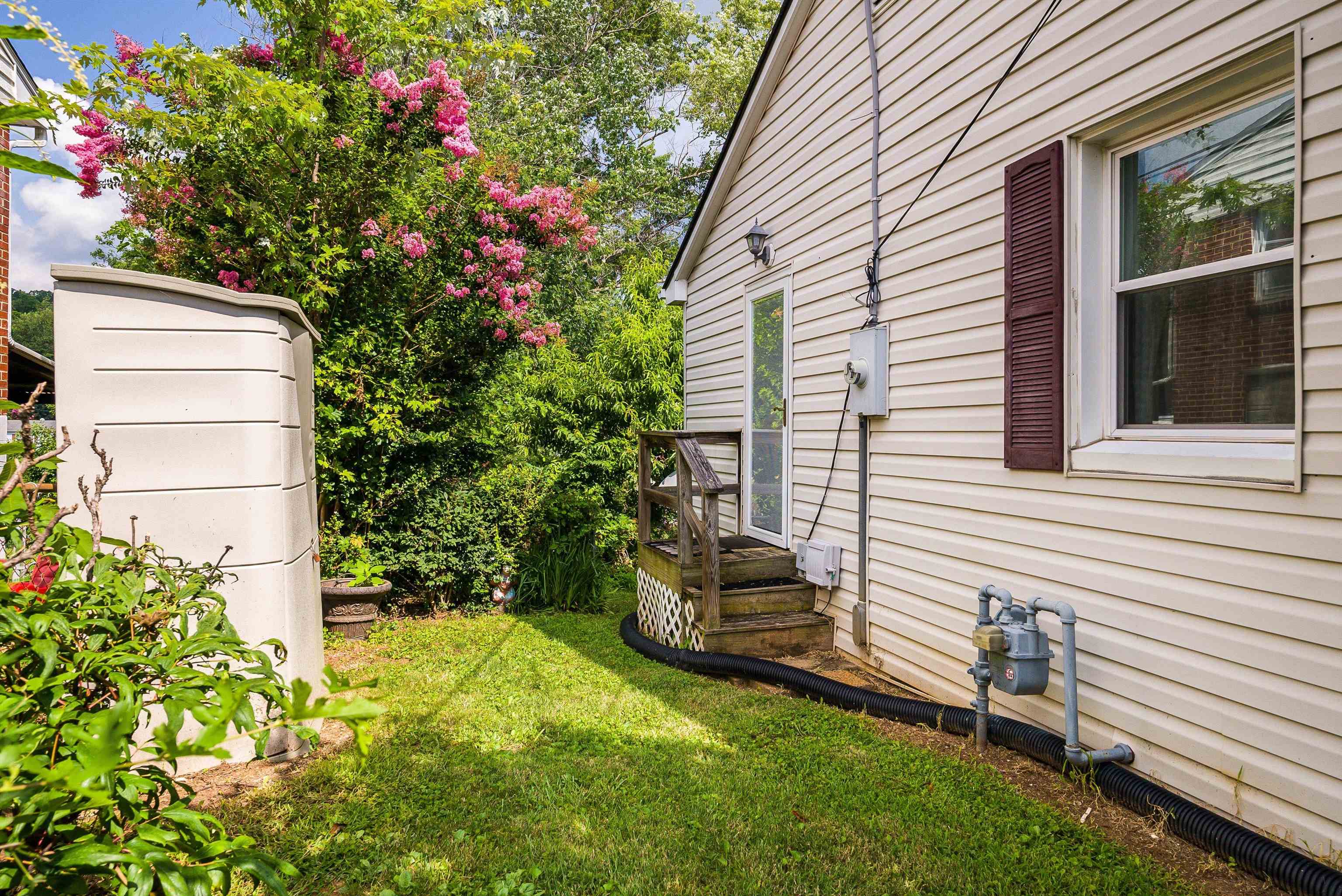 17 MOUNTAIN VIEW DR, VERONA, Virginia 24482, 4 Bedrooms Bedrooms, ,2 BathroomsBathrooms,Residential,17 MOUNTAIN VIEW DR,667581 MLS # 667581