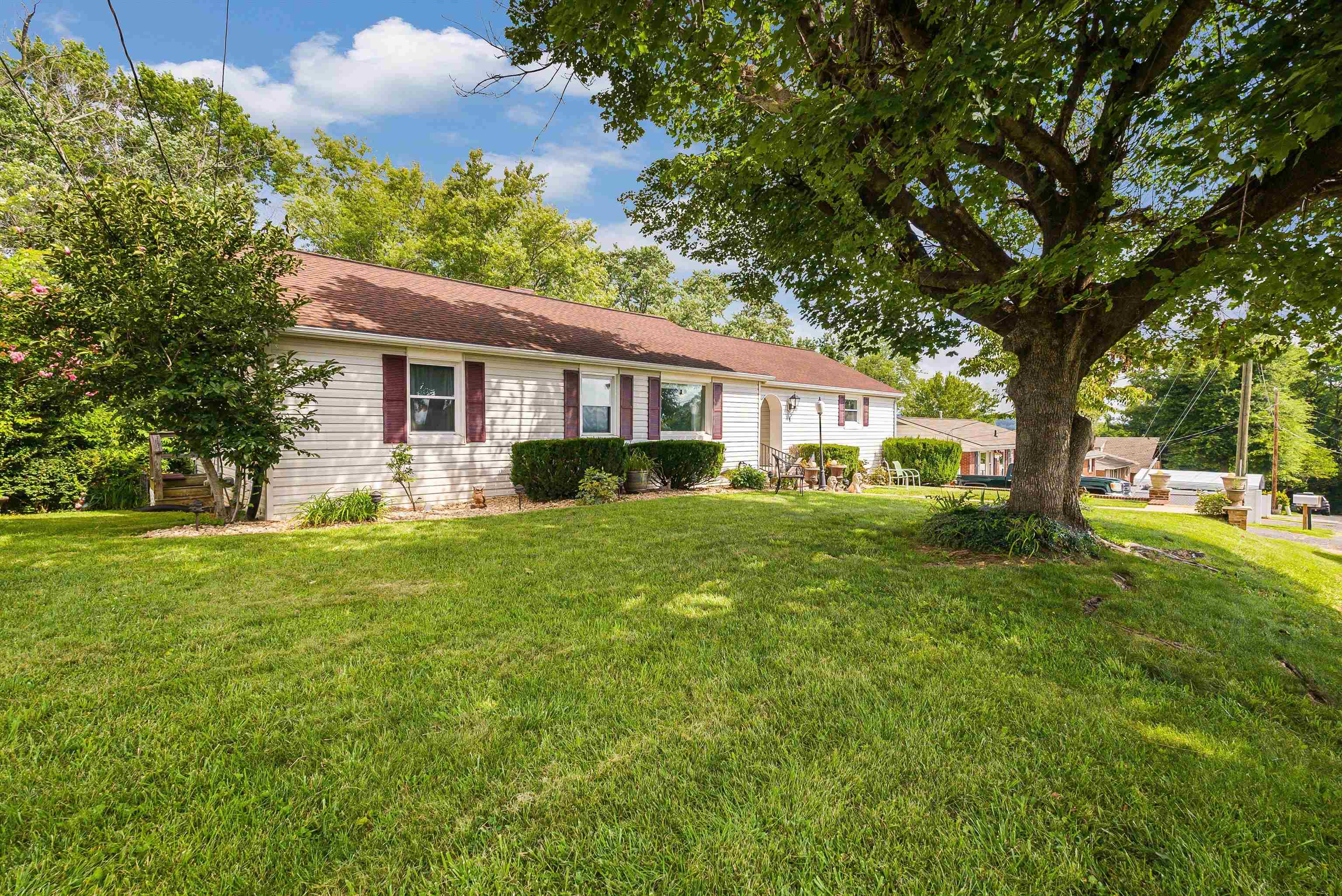 17 MOUNTAIN VIEW DR, VERONA, Virginia 24482, 4 Bedrooms Bedrooms, ,2 BathroomsBathrooms,Residential,17 MOUNTAIN VIEW DR,667581 MLS # 667581