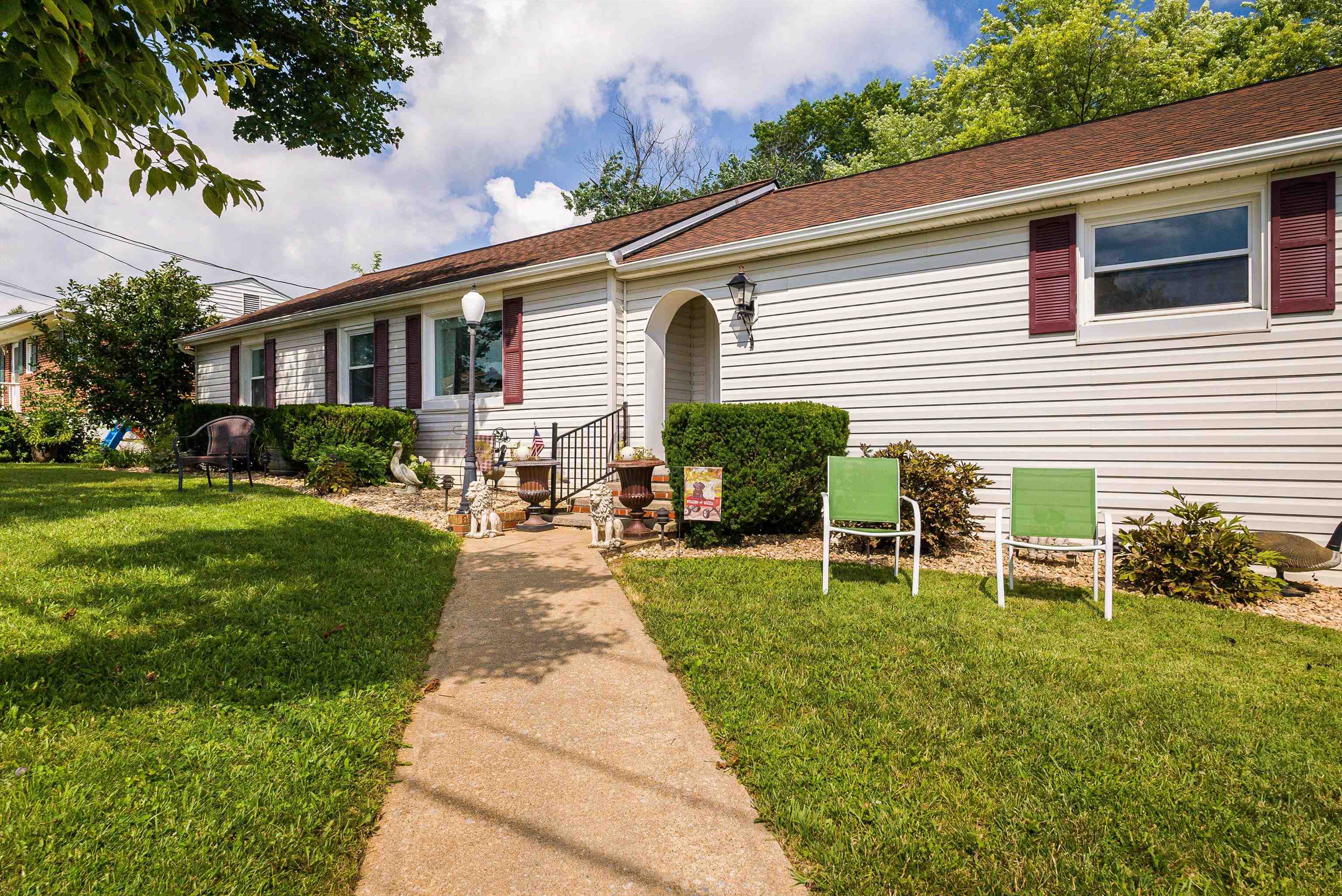 17 MOUNTAIN VIEW DR, VERONA, Virginia 24482, 4 Bedrooms Bedrooms, ,2 BathroomsBathrooms,Residential,17 MOUNTAIN VIEW DR,667581 MLS # 667581