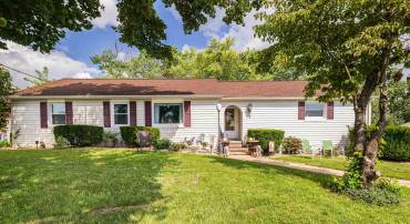 17 MOUNTAIN VIEW DR, VERONA, Virginia 24482, 4 Bedrooms Bedrooms, ,2 BathroomsBathrooms,Residential,17 MOUNTAIN VIEW DR,667581 MLS # 667581
