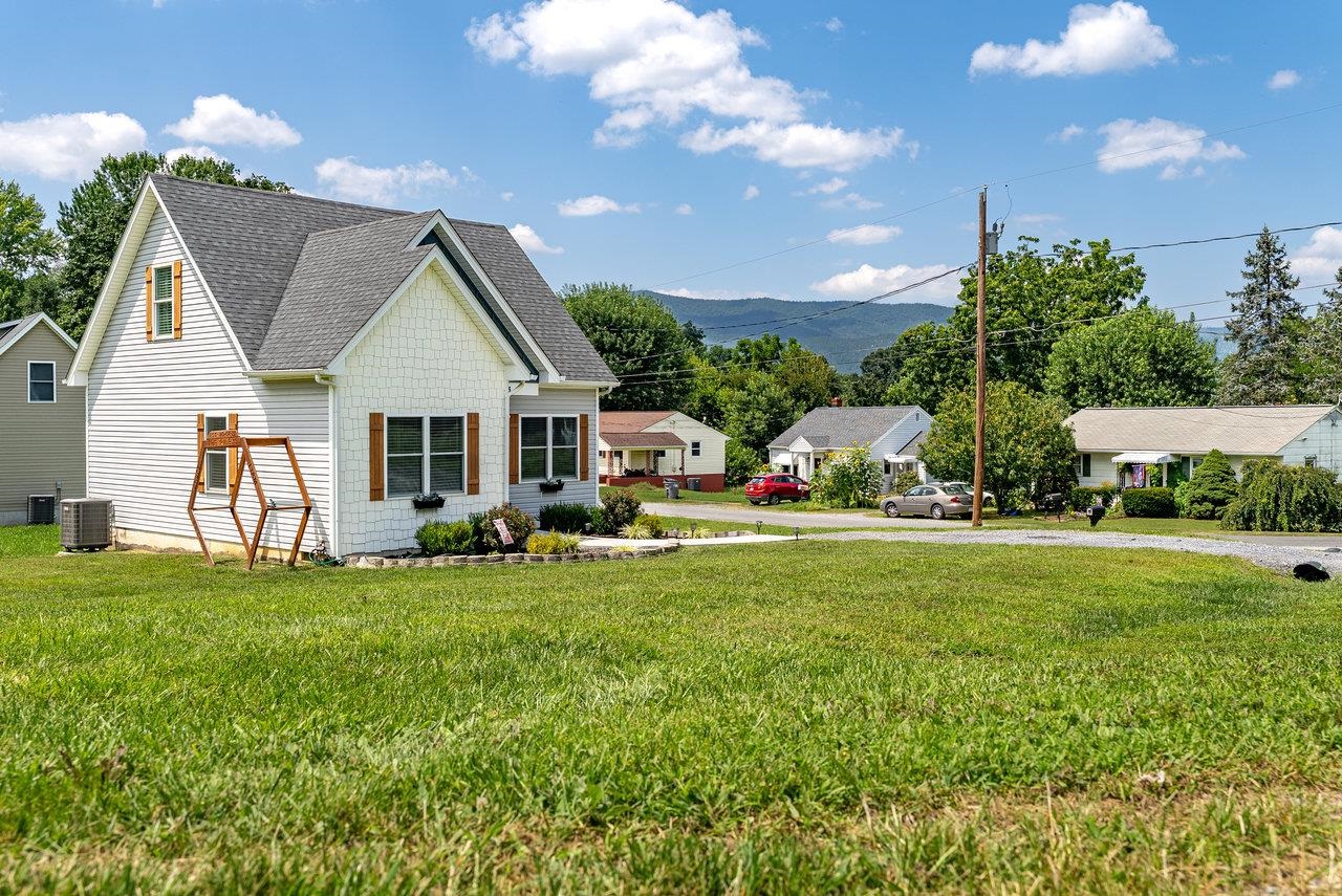 435 9TH ST, SHENANDOAH, Virginia 22849, 3 Bedrooms Bedrooms, ,2 BathroomsBathrooms,Residential,435 9TH ST,667588 MLS # 667588