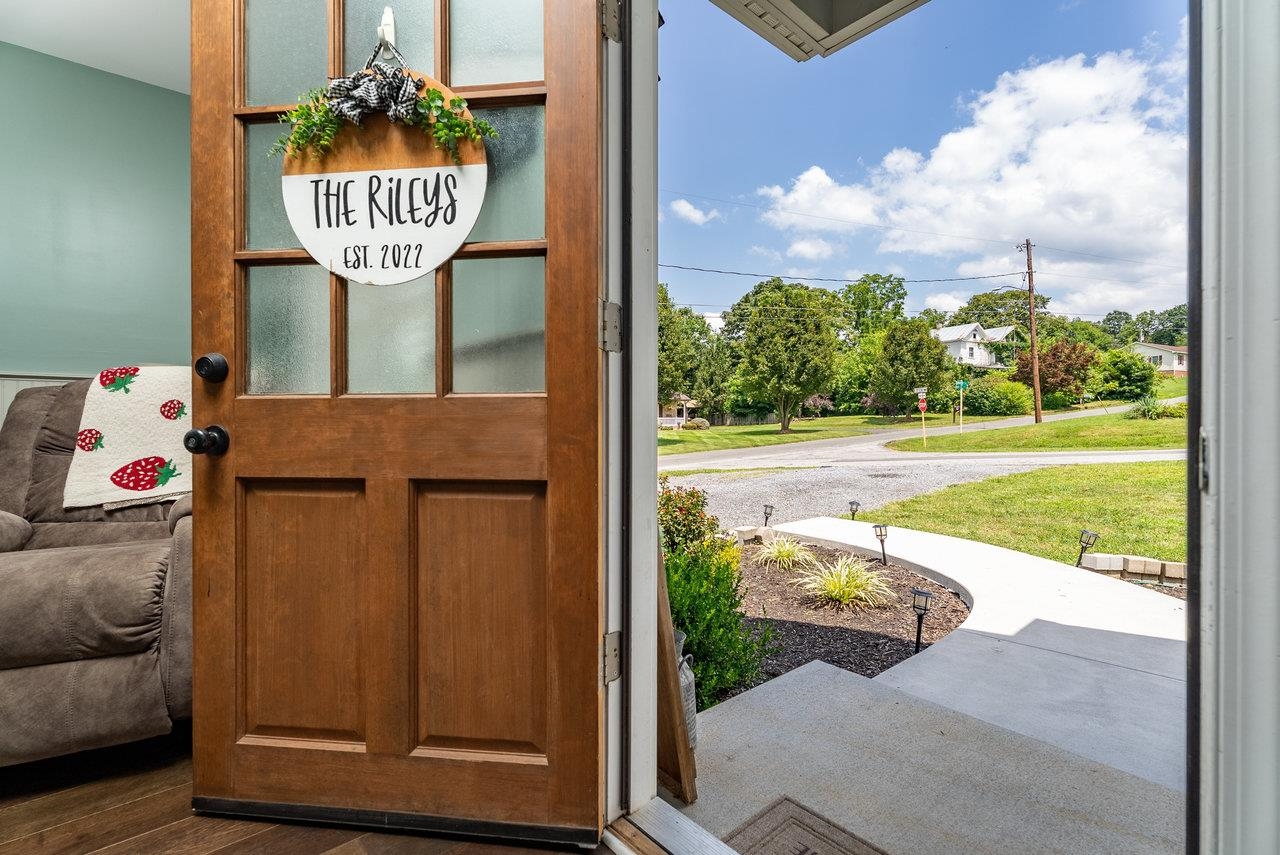 435 9TH ST, SHENANDOAH, Virginia 22849, 3 Bedrooms Bedrooms, ,2 BathroomsBathrooms,Residential,435 9TH ST,667588 MLS # 667588