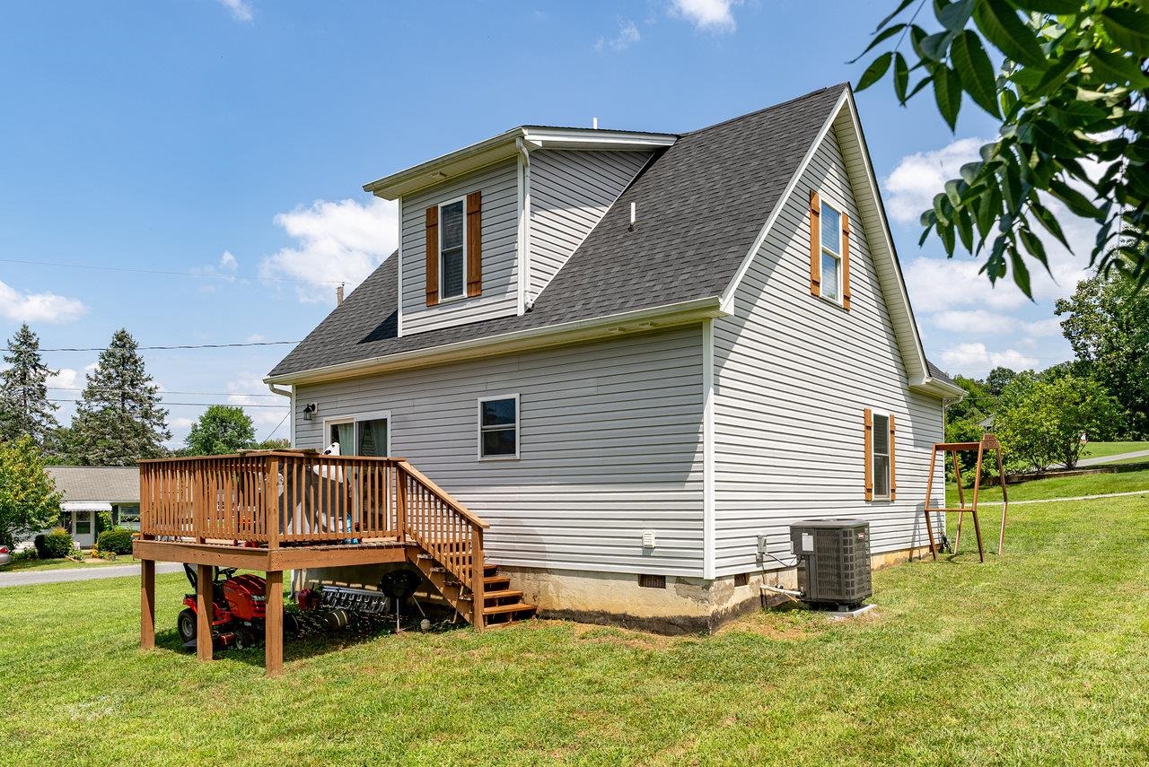 435 9TH ST, SHENANDOAH, Virginia 22849, 3 Bedrooms Bedrooms, ,2 BathroomsBathrooms,Residential,435 9TH ST,667588 MLS # 667588