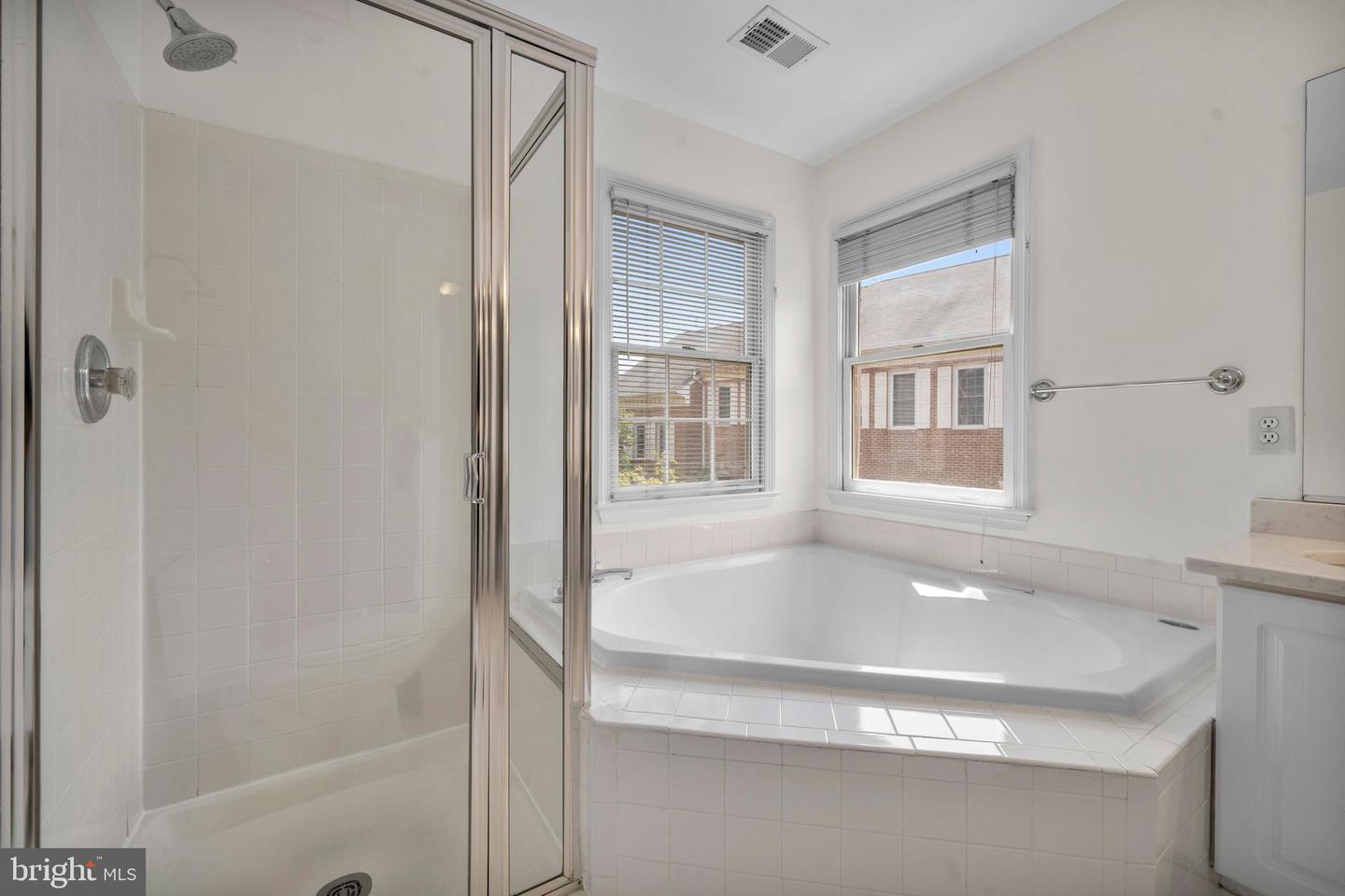 4663 LAMBERT DR, ALEXANDRIA, Virginia 22311, 3 Bedrooms Bedrooms, ,2 BathroomsBathrooms,Residential,For sale,4663 LAMBERT DR,VAAX2047430 MLS # VAAX2047430