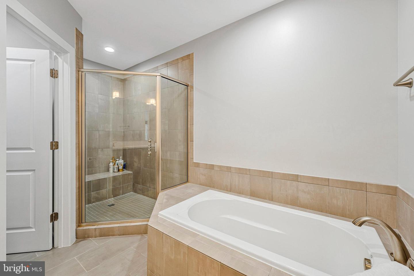 10353 MAIN ST, FAIRFAX, Virginia 22030, 3 Bedrooms Bedrooms, ,3 BathroomsBathrooms,Residential,For sale,10353 MAIN ST,VAFC2006650 MLS # VAFC2006650