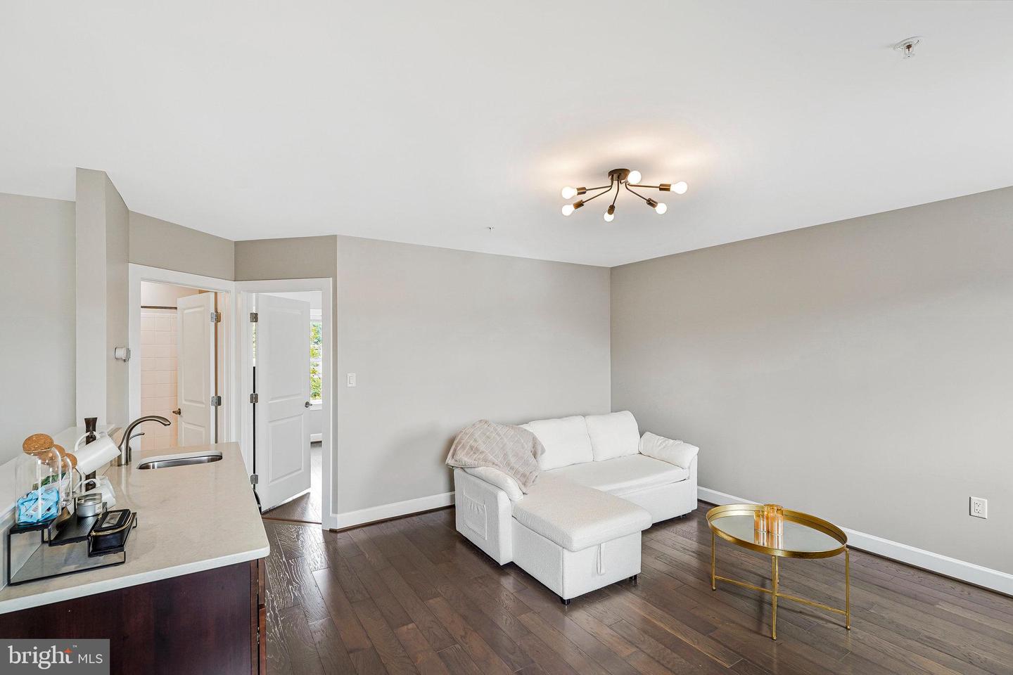 10353 MAIN ST, FAIRFAX, Virginia 22030, 3 Bedrooms Bedrooms, ,3 BathroomsBathrooms,Residential,For sale,10353 MAIN ST,VAFC2006650 MLS # VAFC2006650